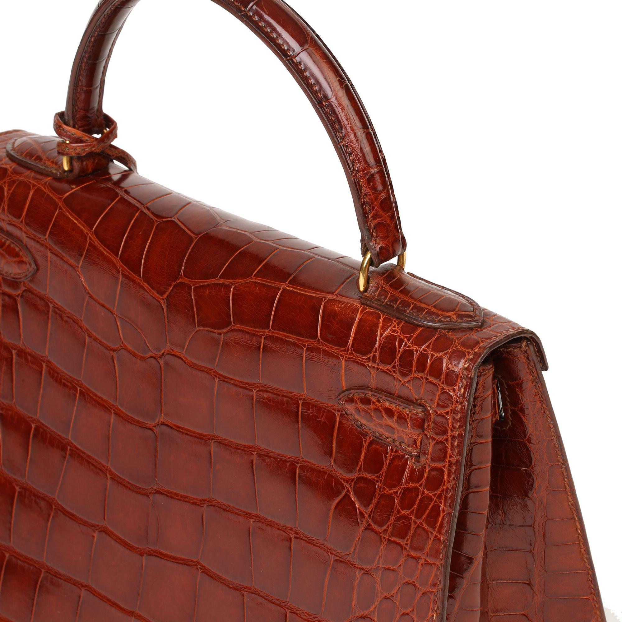 1991 Hermès Miel Shiny Alligator Leather Vintage Kelly 28cm Sellier In Excellent Condition In Bishop's Stortford, Hertfordshire