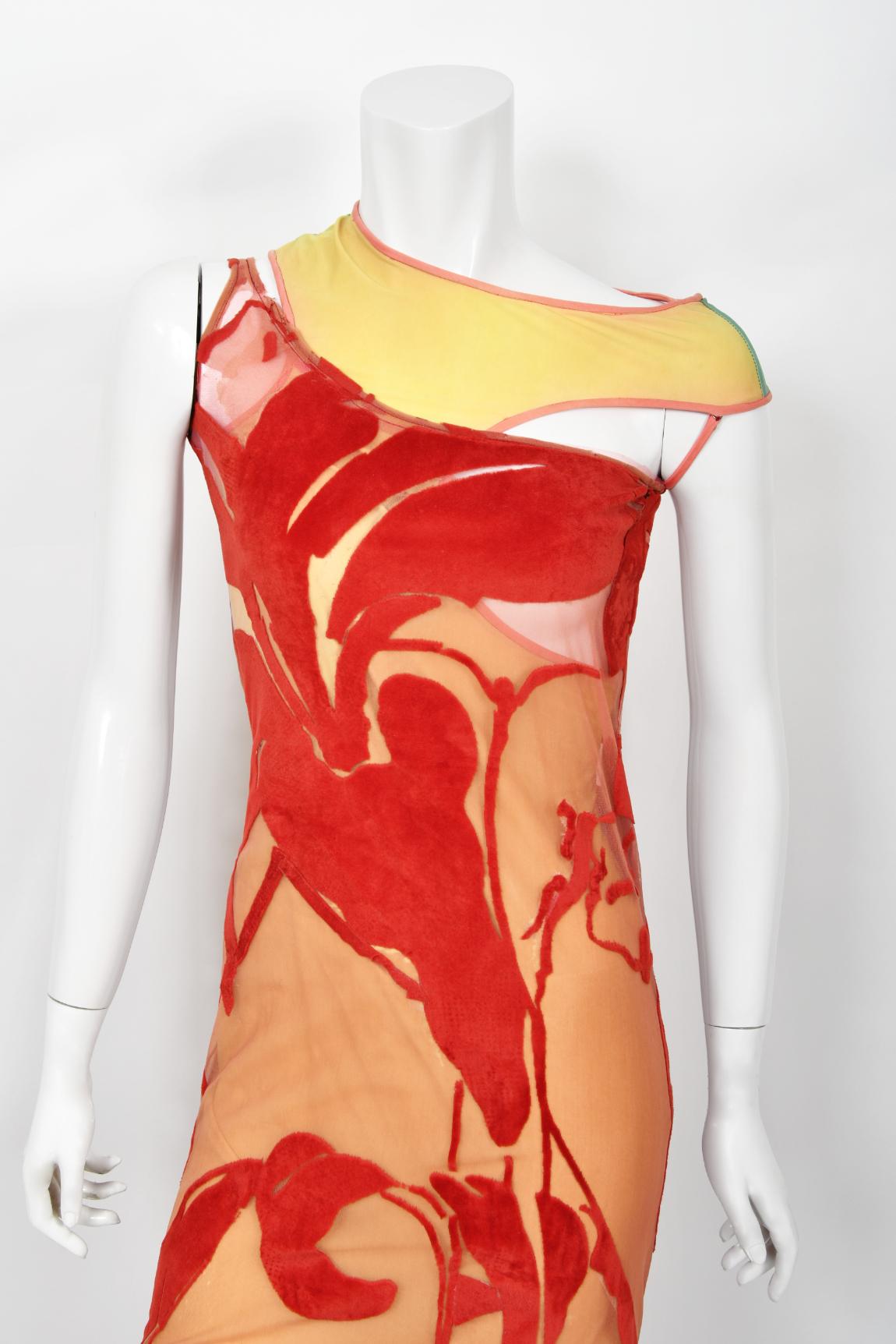 John Galliano documenté Runway 1991 - Robe asymétrique en velours floqué rouge Pour femmes en vente