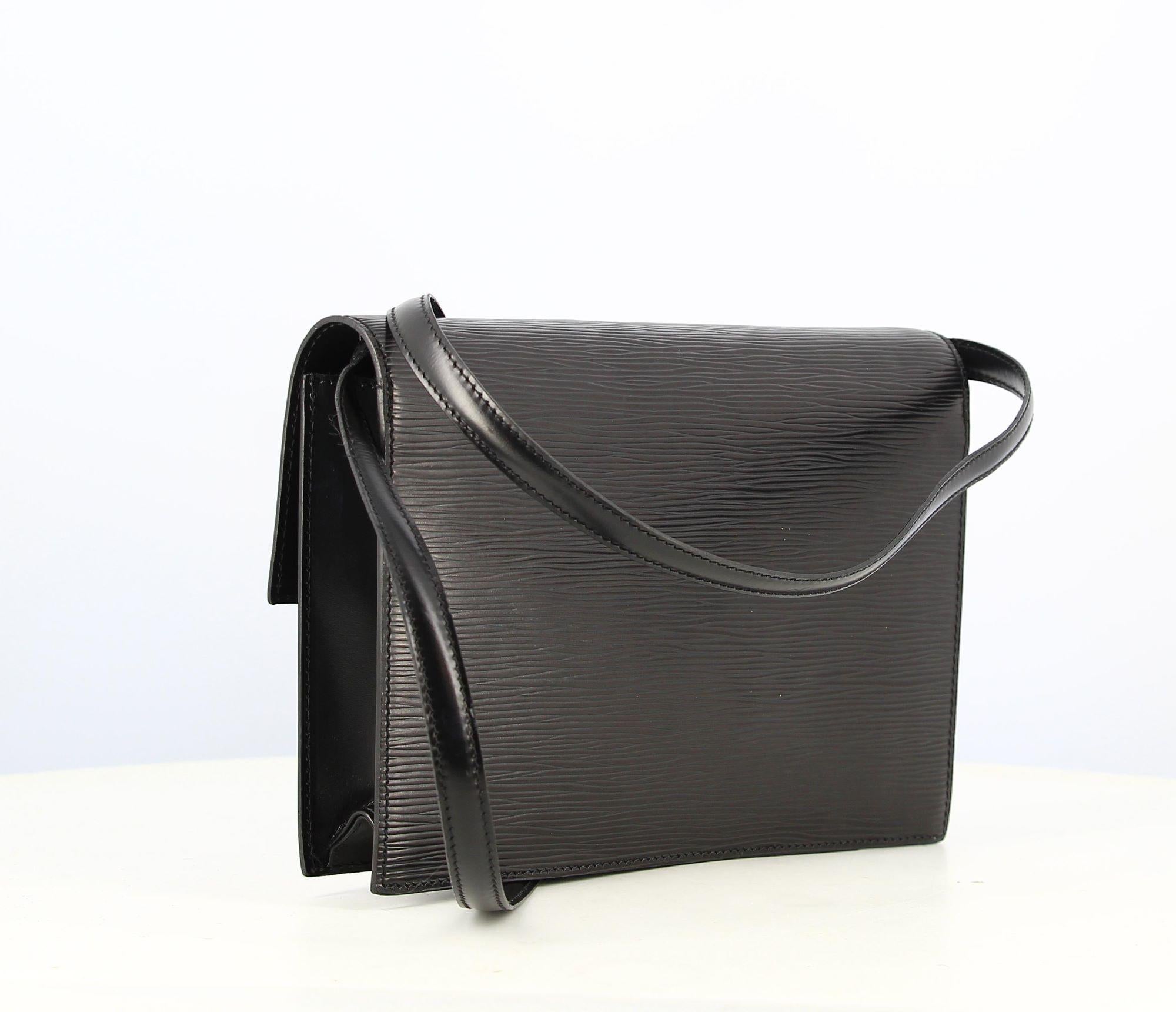 Women's or Men's 1991 Louis Vuitton Black Epi Leather Handbag