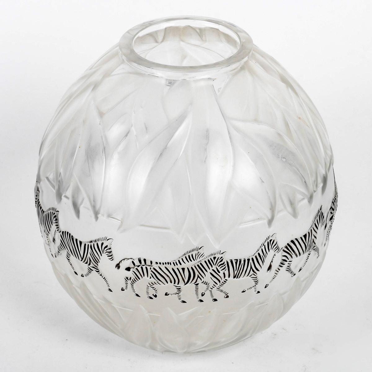 French 1991 Marie Claude Lalique - Vase Tanzania Zebras Cristal Black Enamel 