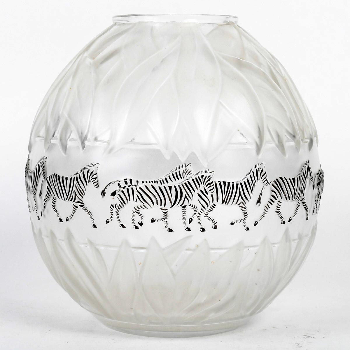 Molded 1991 Marie Claude Lalique - Vase Tanzania Zebras Cristal Black Enamel 