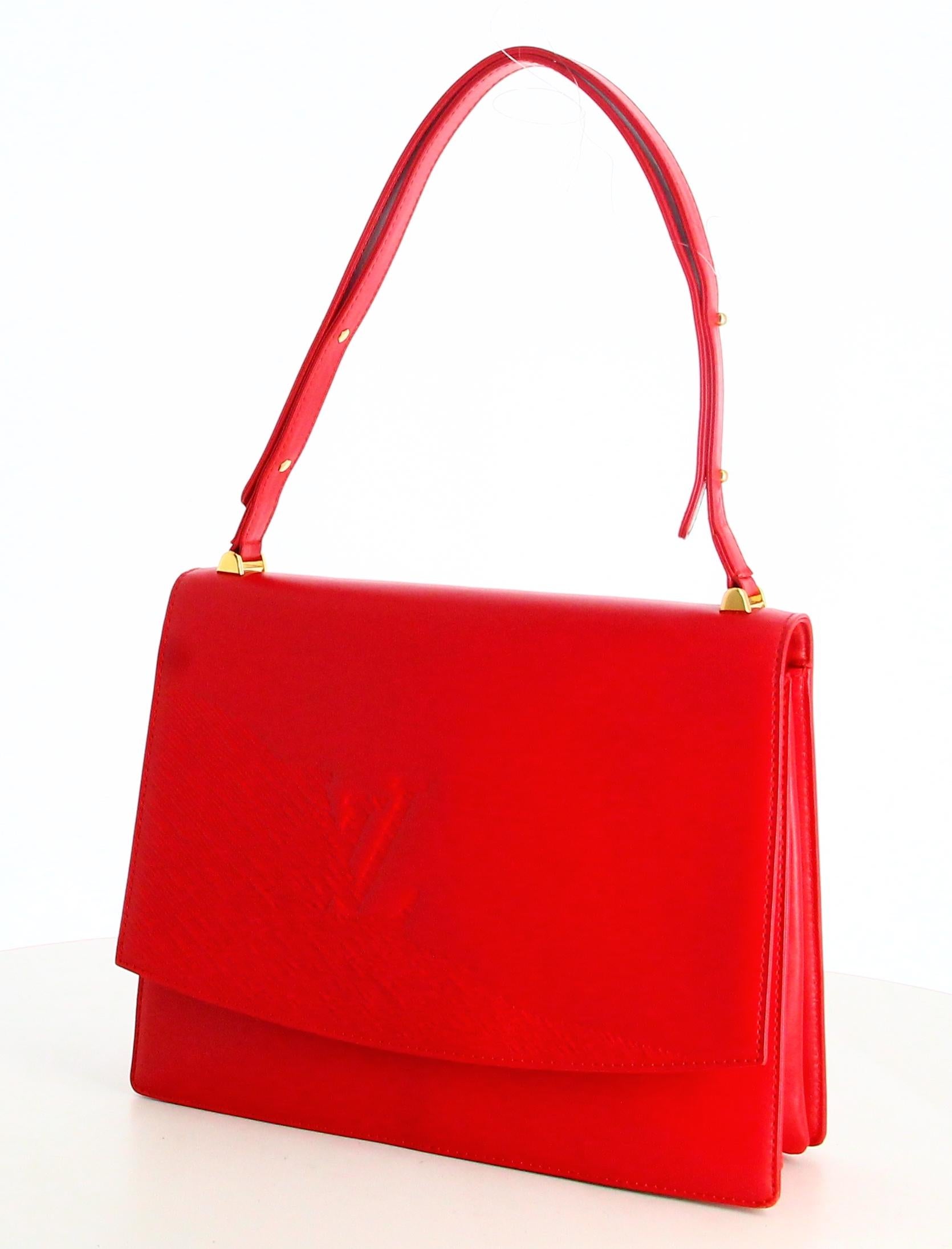 1991 Oper Louis Vuitton Rote Lederhandtasche  Damen im Angebot