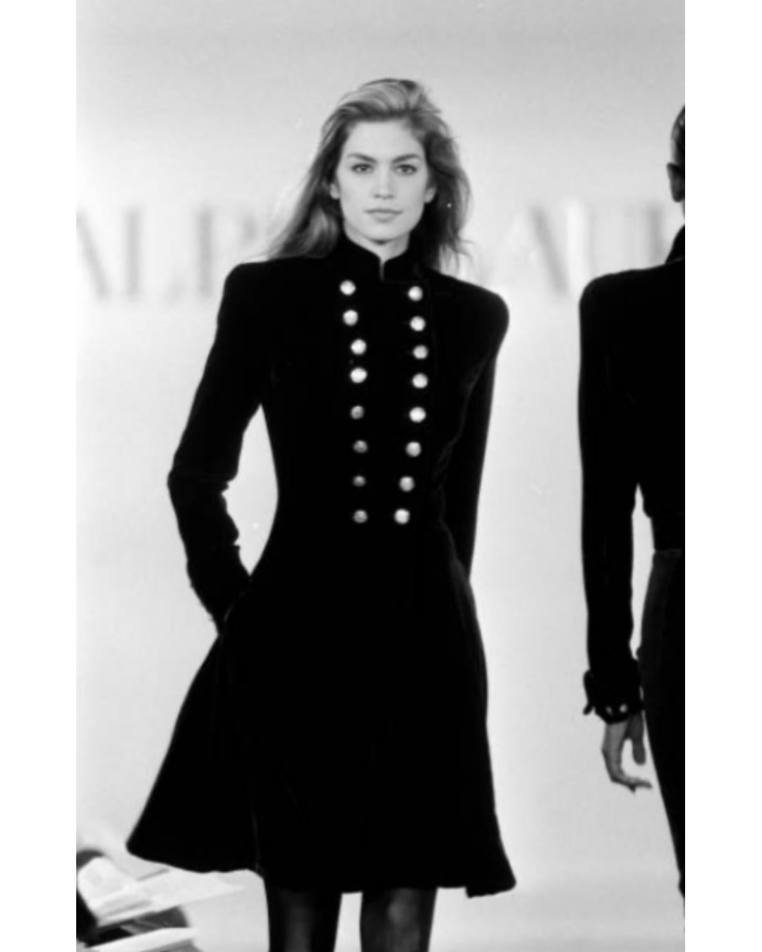 1991 Runway Collection Ralph Lauren Robe manteau à double boutonnage noir en vente 5