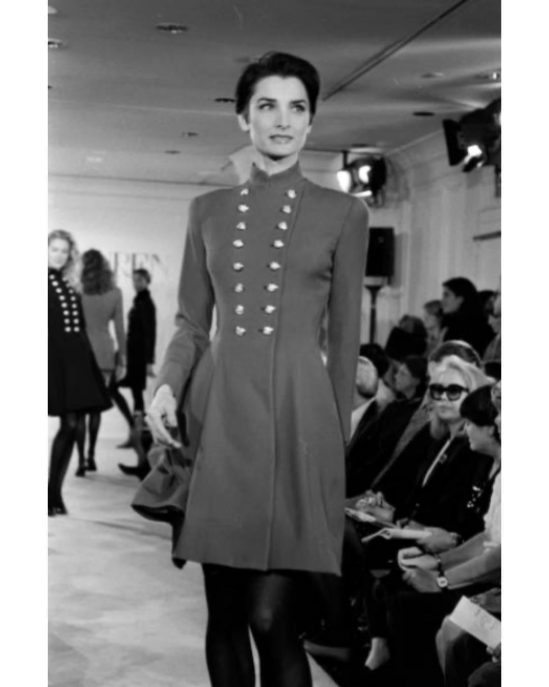 1991 Runway Collection Ralph Lauren Robe manteau à double boutonnage noir en vente 6