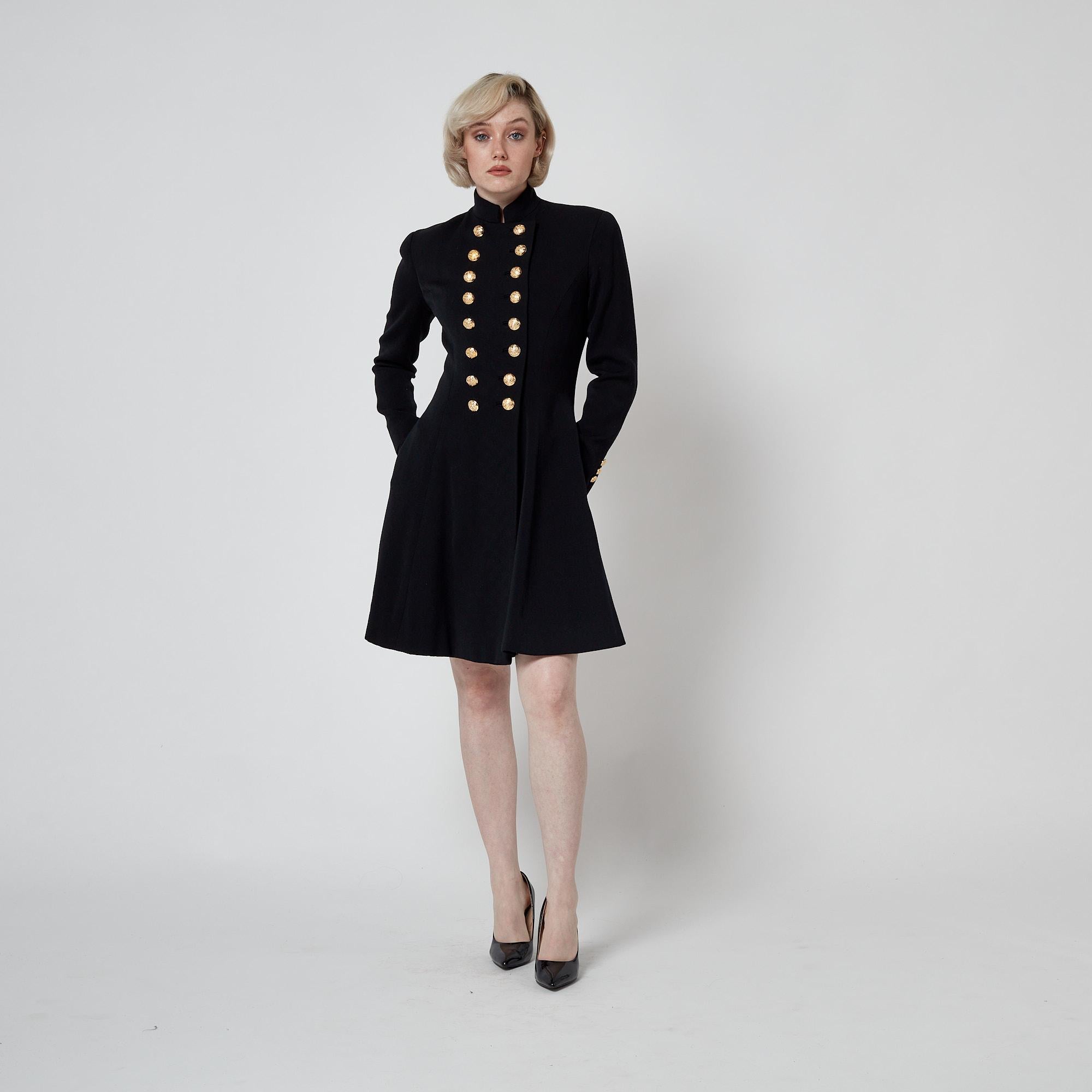 1991 Runway Collection Ralph Lauren Robe manteau à double boutonnage noir Pour femmes en vente