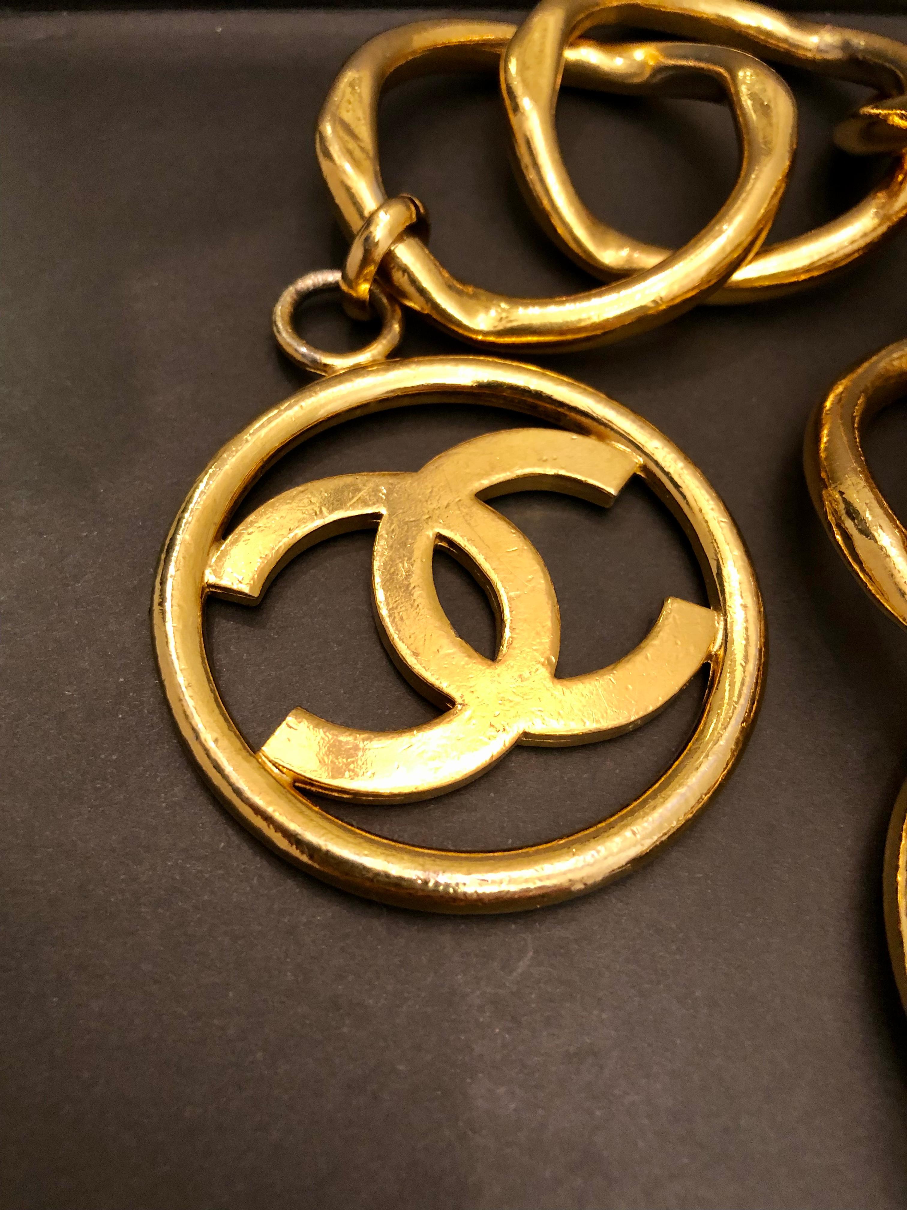Ceinture Chanel vintage en chaîne dorée massive de 5 cm de diamètre, défilé printemps-été 1991 Unisexe en vente
