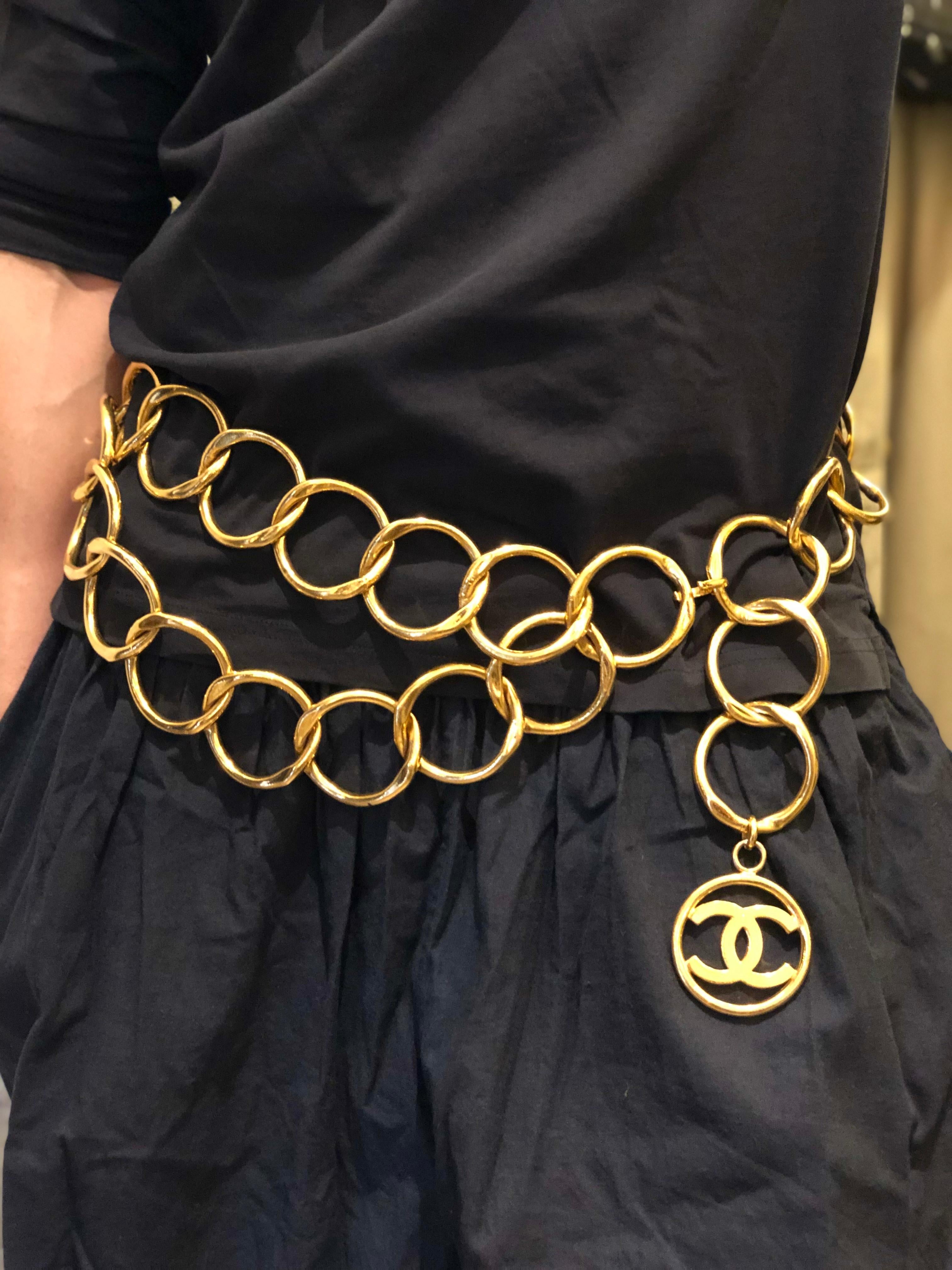 This vintage statement CHANEL massive chain belt is crafted of giant gold toned chain featuring a giant CC charm. Stamped CHANEL 2 5 made in France. Adjustable hook fastening. This massive chain belt was showcased on runway of 1991 Spring/Summer