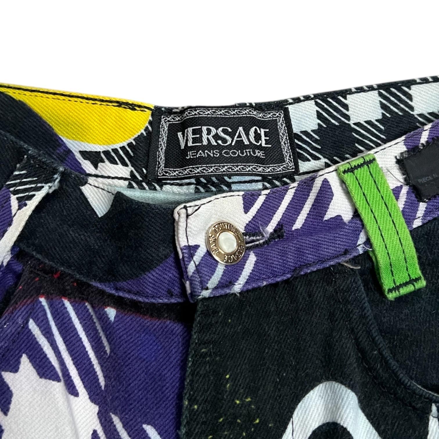 1991 Versace Jeans Couture Pop Art Bedruckte Jeans im Zustand „Hervorragend“ im Angebot in Concord, NC
