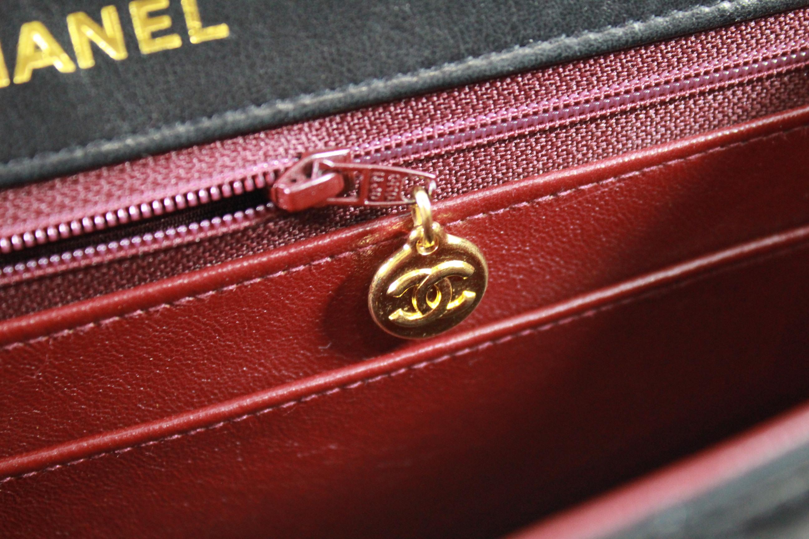1991 Vintage Chanel Black Lambskin Leather Bag with 2.55 Golden Hardware 4