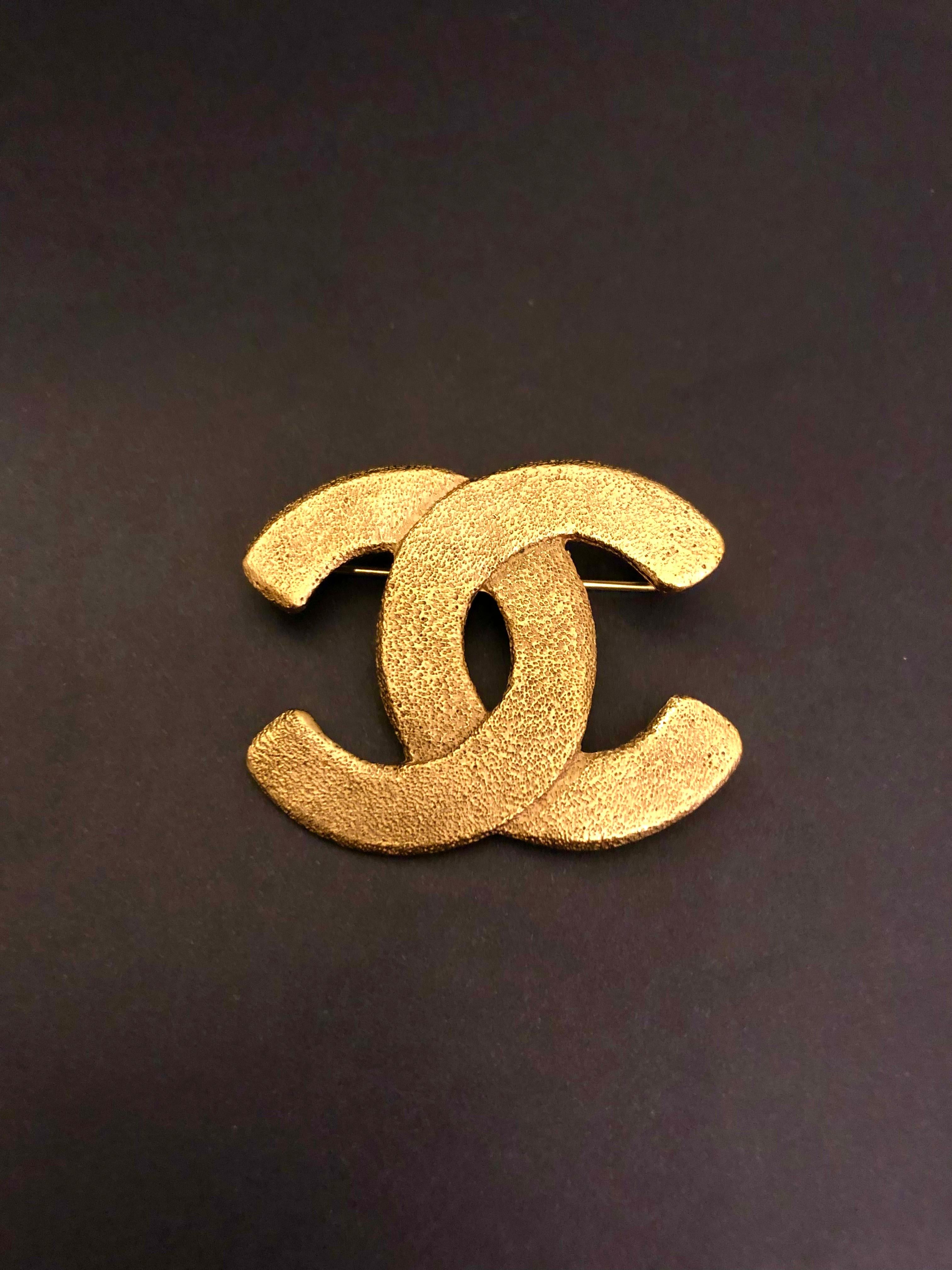 1991 Vintage CHANEL Gold Toned CC Brooch at 1stDibs