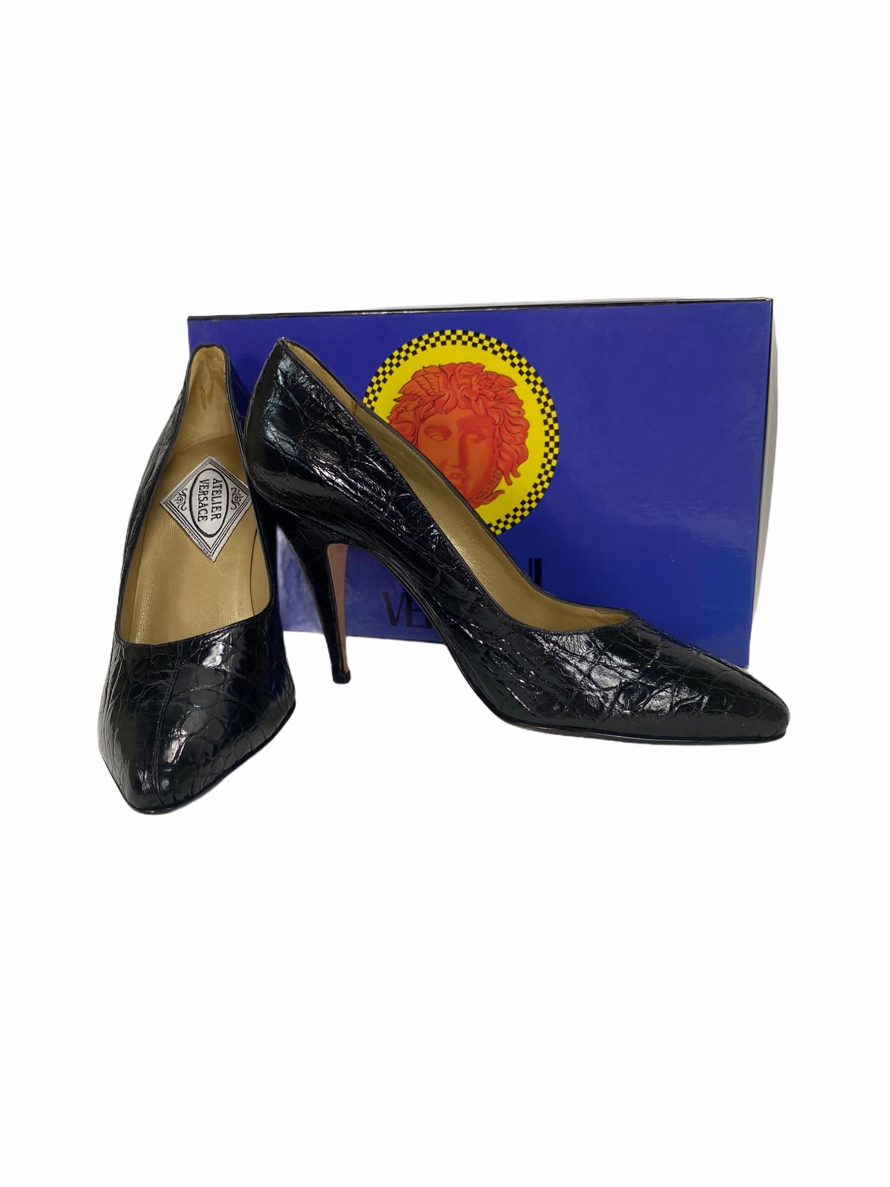 1991 

Extremely Rare Vintage Versace Atelier Crocodile Shoes 

IT Size 37.5

New, in perfect condition with original box!