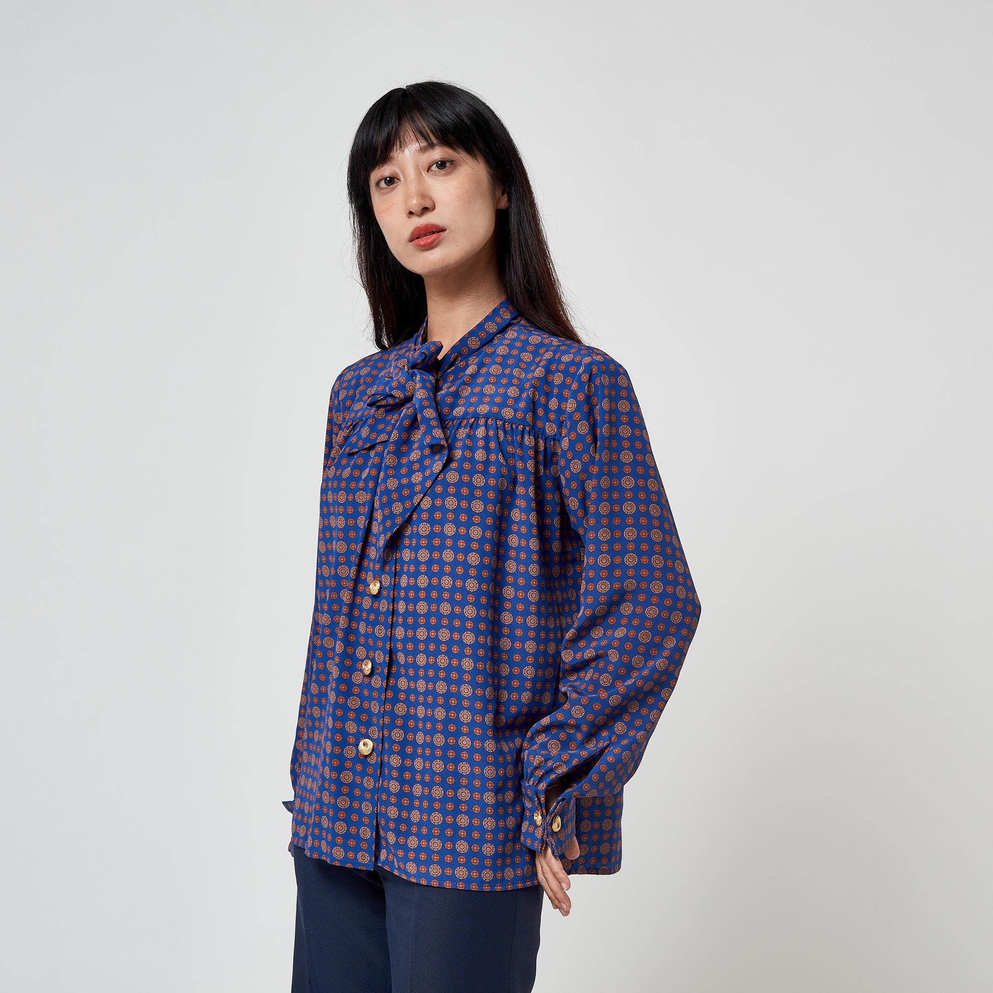 1991 Yves Saint Laurent Tudor Rose Print Blouse with Gold Buttons en vente 3