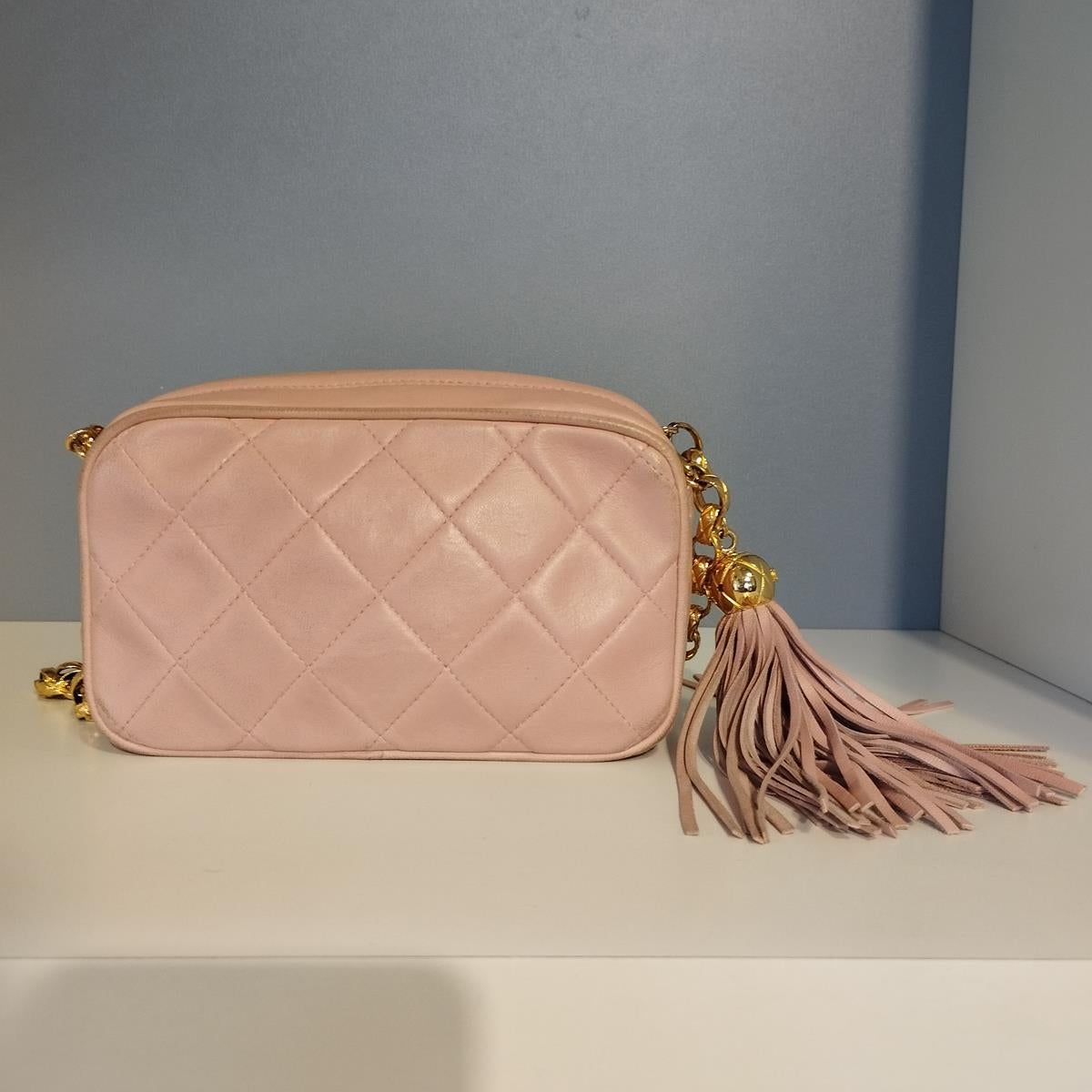 1992/1993 Chanel Rosa Vintage Mini Pochette im Vintage-Stil (Beige) im Angebot
