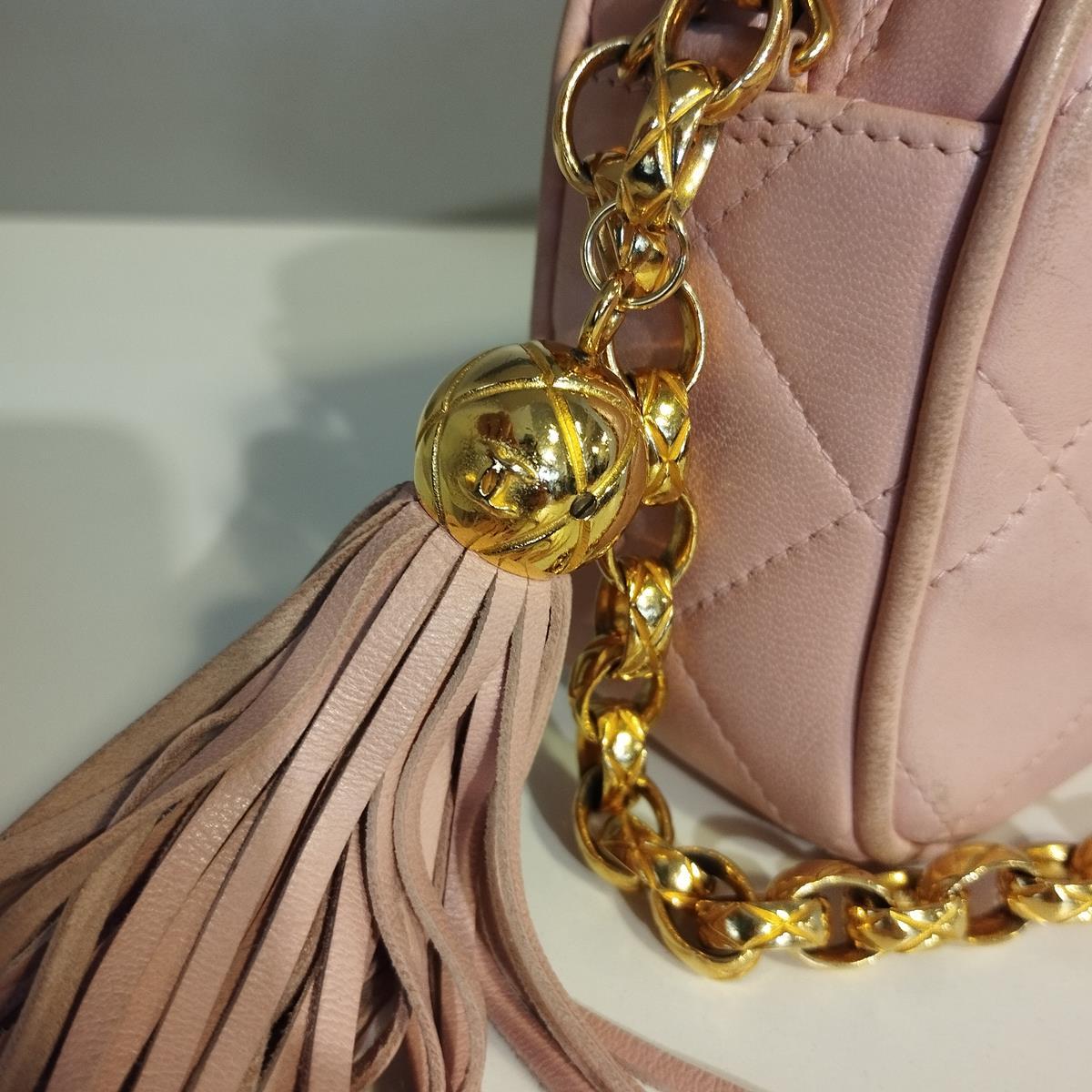 1992/1993 Chanel Rosa Vintage Mini Pochette im Vintage-Stil Damen im Angebot