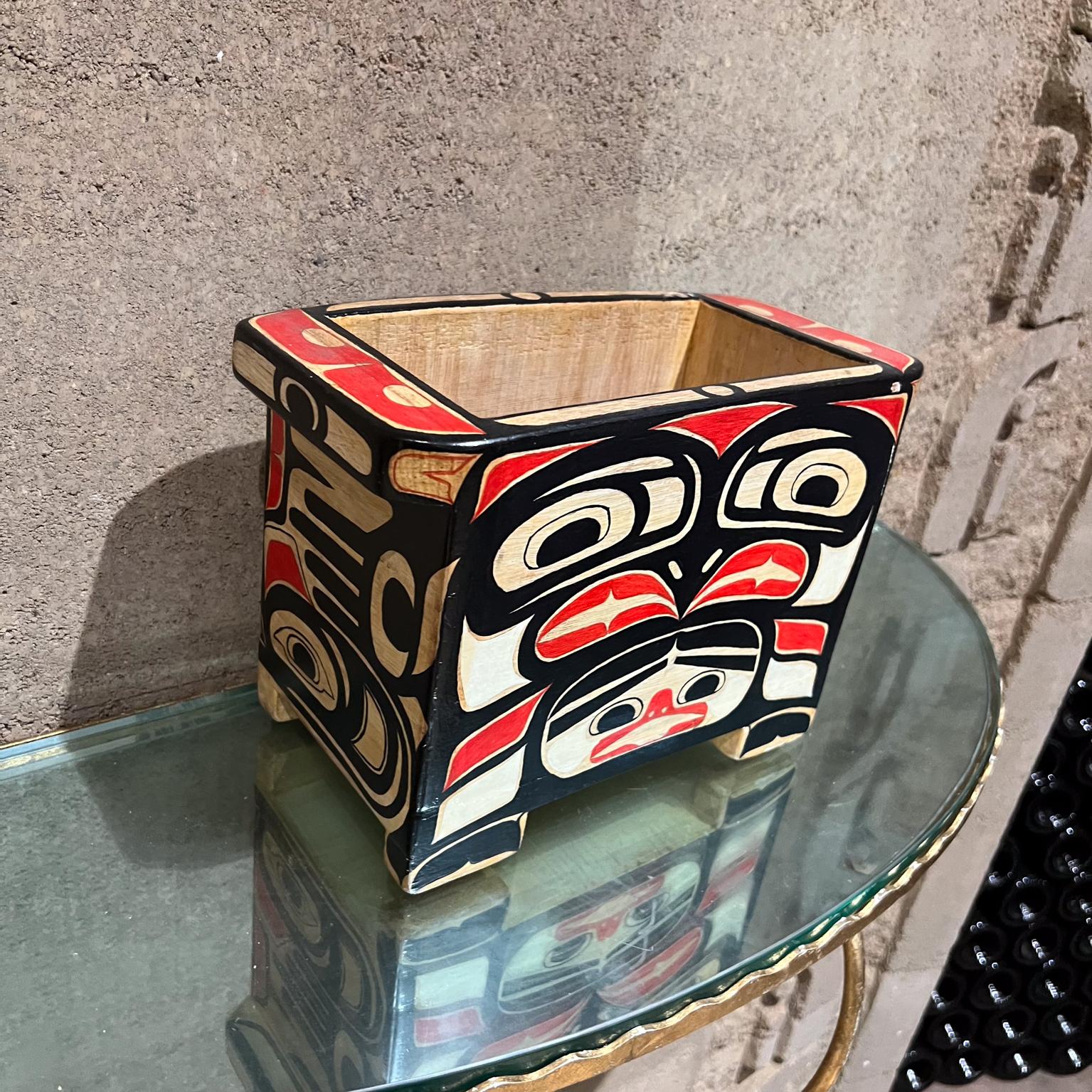 Native American 1992 Alaska Native Nations Spakwus Eagle Bentwood Yellow Cedar Box For Sale