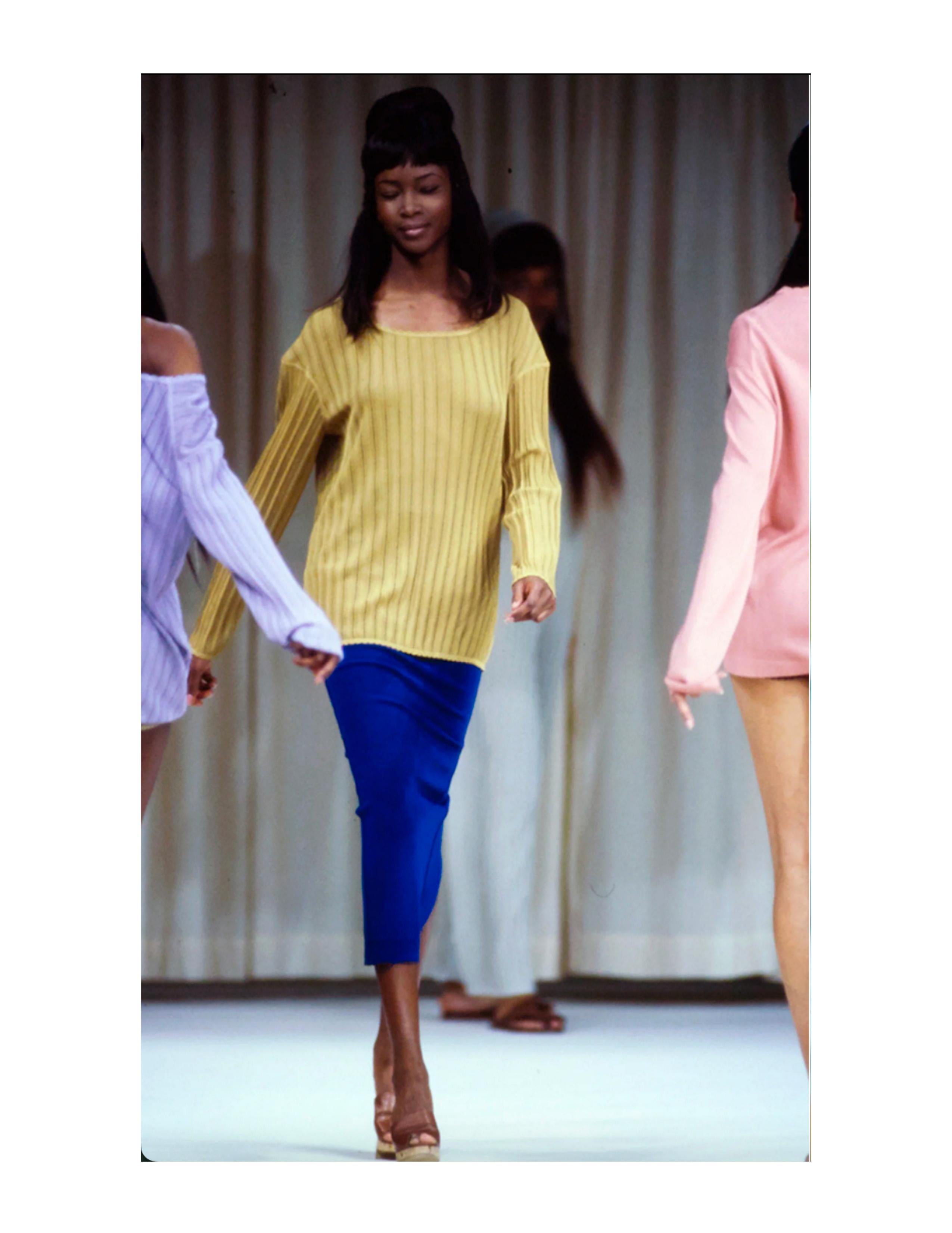 Túnica negra de punto abierto ALAIA de los años 90 en venta 4