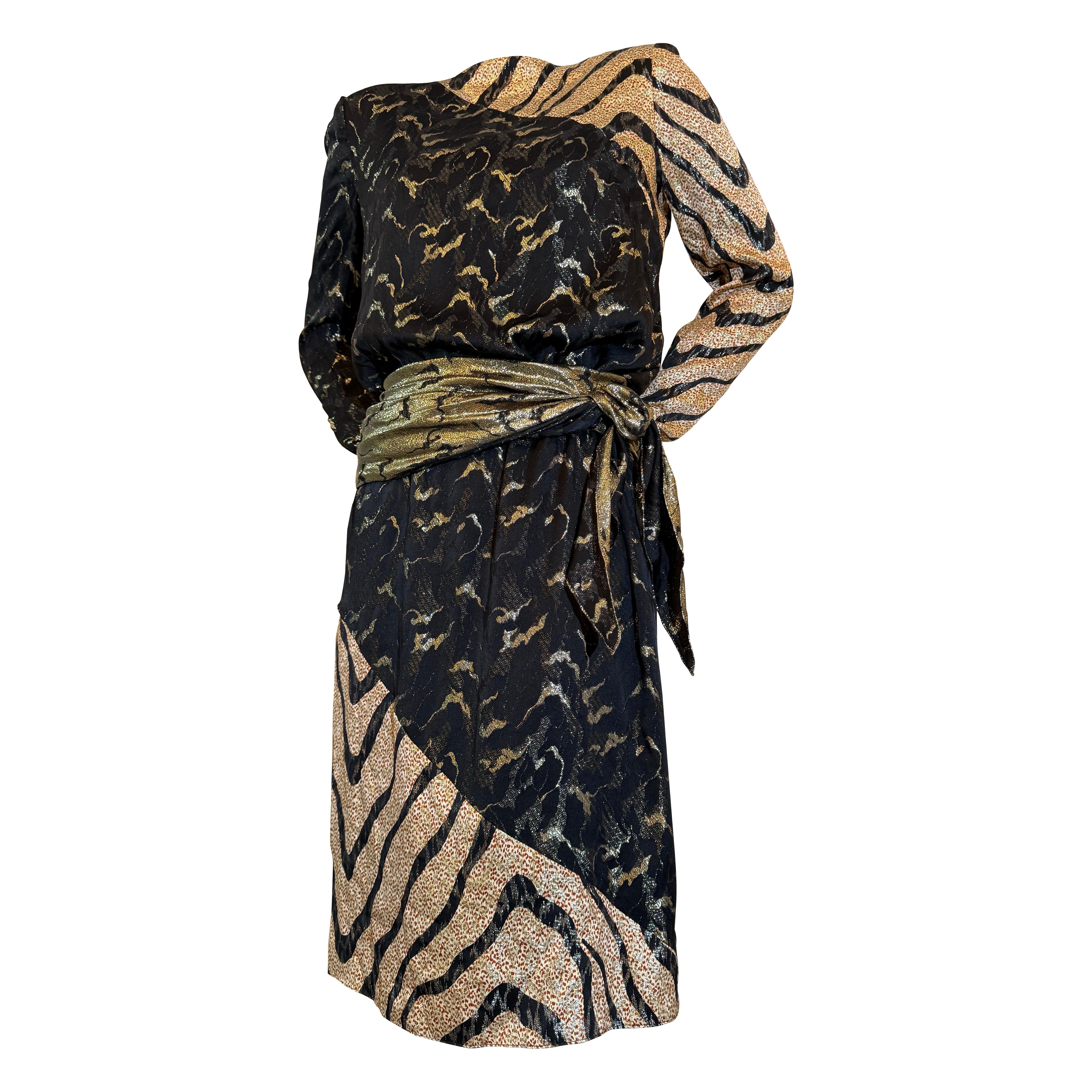 1992 - Bill Blass - Robe de cocktail en soie et lurex à motif animalier avec ceinture en vente