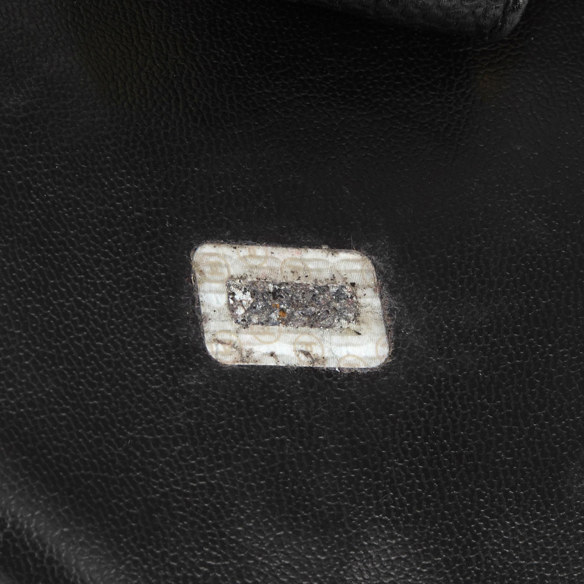 1992 Chanel Black Caviar Leather Vintage Logo Trim Bucket Bag 5