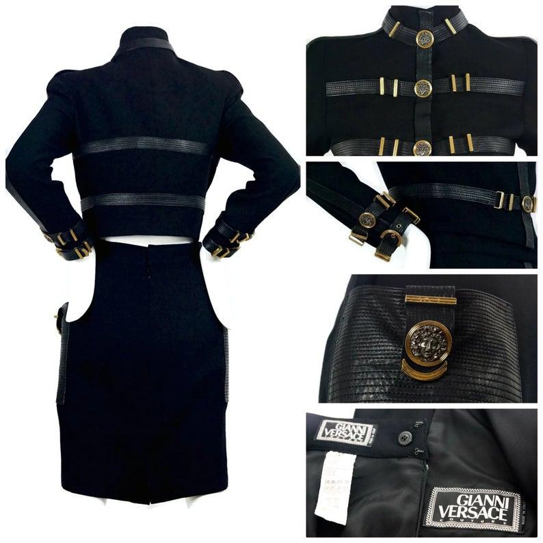 1992 GIANNI VERSACE COUTURE Iconic Leather Bondage Jacket Skirt Suit In Good Condition In Kingersheim, Alsace