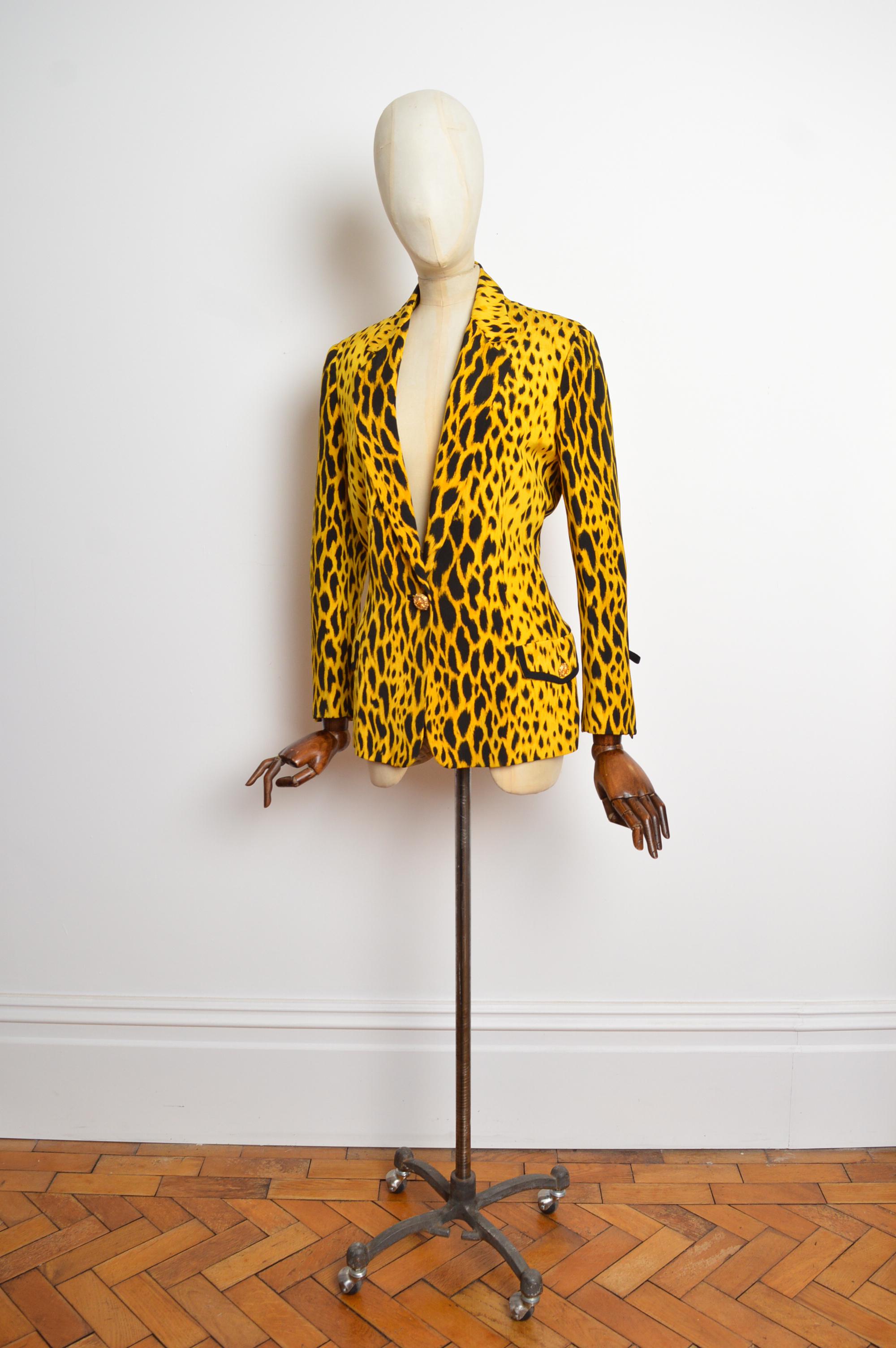 A Superb Gianni Versace 1992 Runway blazer crafted from pure silk cheetah print cloth featuring long sleeves, button front closure a lace up detail at the cuffs. 
Size; Recommended Size U.K. 10
Measurements are provided in inches (‘’)
Pit to Pit;
