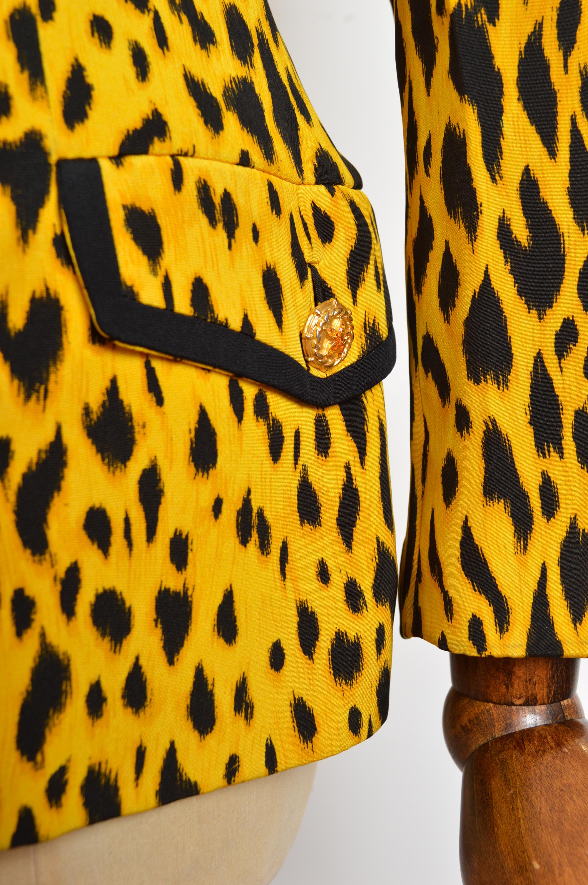 Women's 1992 Gianni Versace Couture Leopard Print / Cheetah Blazer - Runway Jacket For Sale