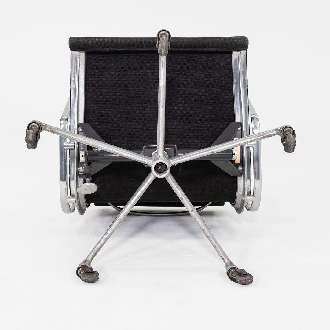 1992 Herman Miller Eames Aluminum Group Management Schreibtischstuhl in Schwarzem Stoff im Angebot 3