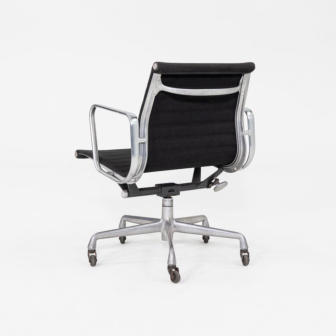 1992 Herman Miller Eames Aluminum Group Management Schreibtischstuhl in Schwarzem Stoff (Ende des 20. Jahrhunderts) im Angebot