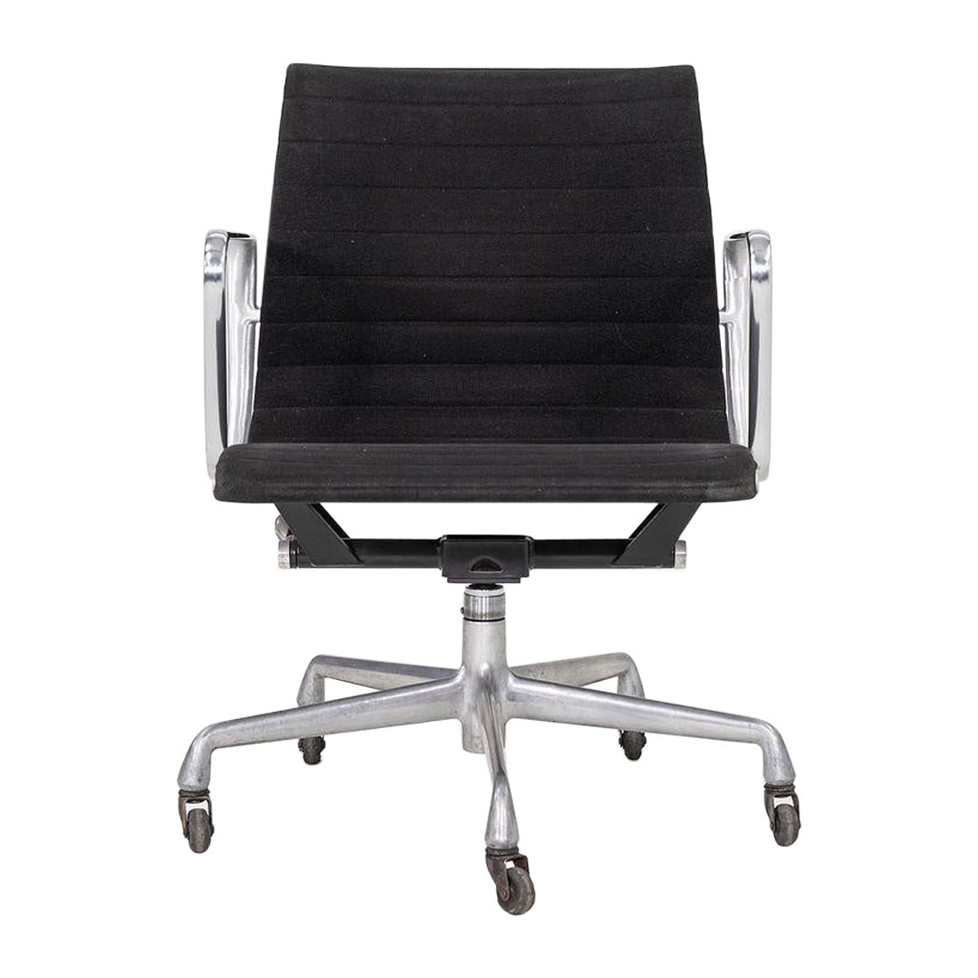 1992 Herman Miller Eames Aluminum Group Management Desk Chair in Black Fabric