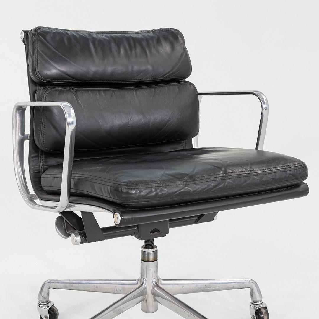 Late 20th Century 1992 Herman Miller Eames Soft Pad Management Desk Chair in Black Leather For Sale