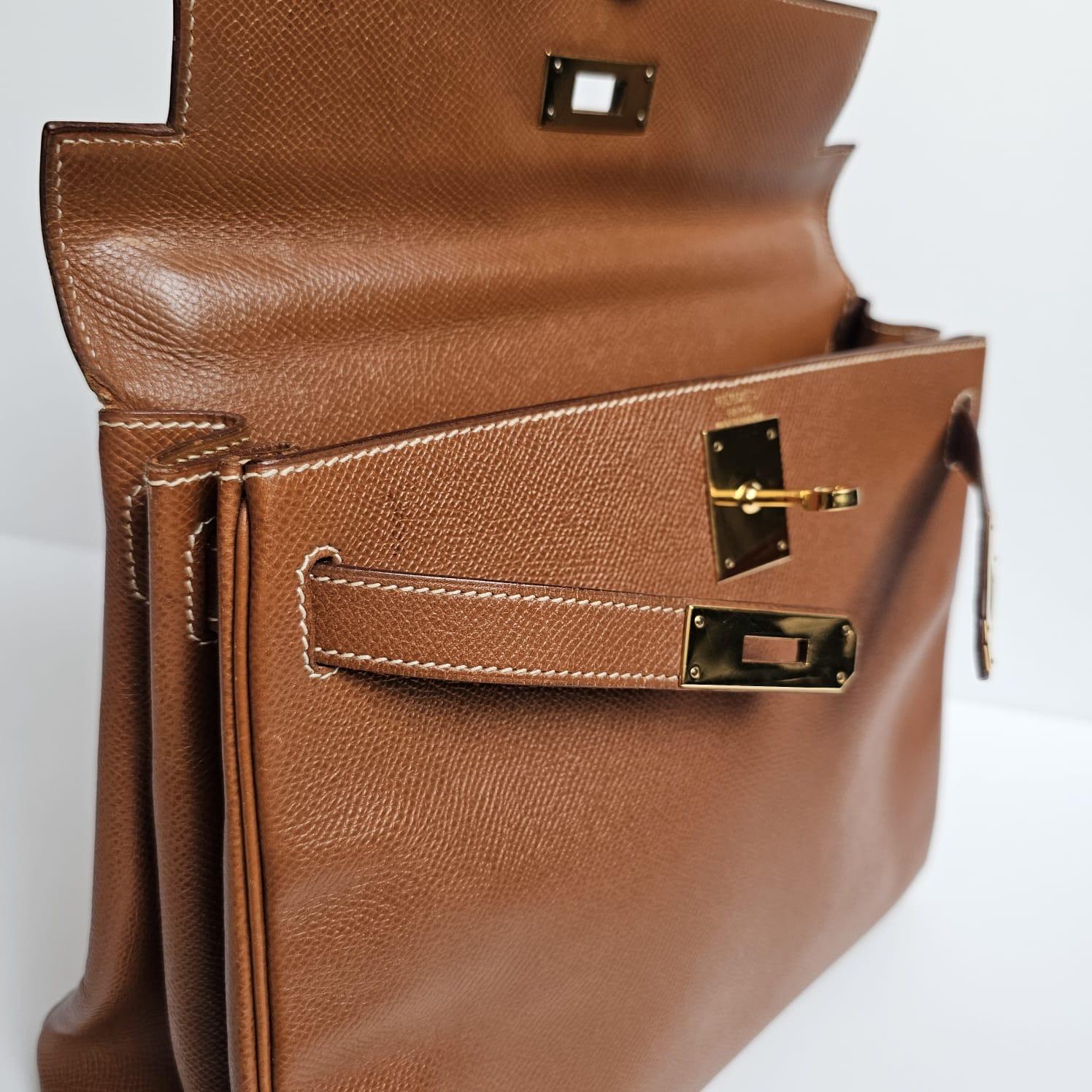 1992 Sac Kelly 28 en cuir Noisette Lisse d'Hermès en vente 6