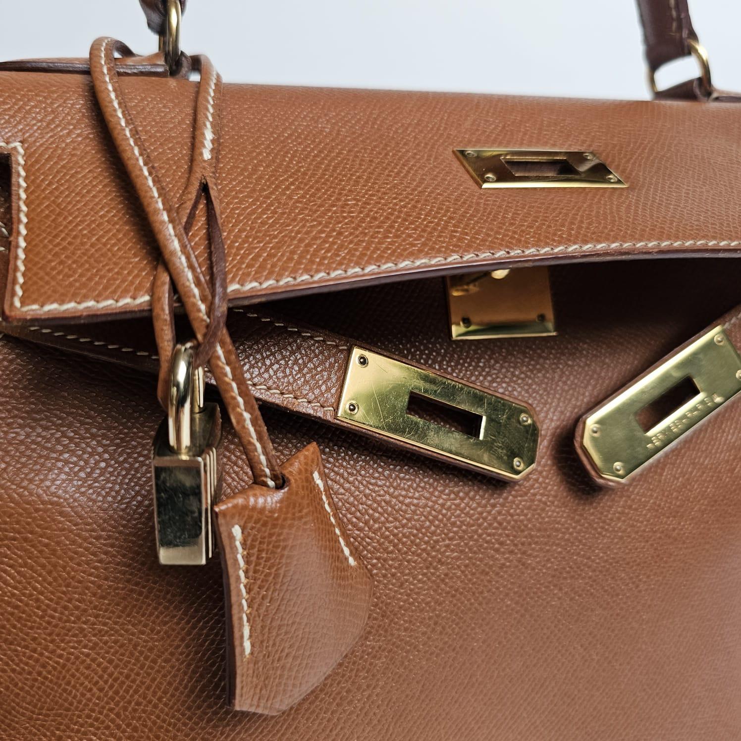 1992 Sac Kelly 28 en cuir Noisette Lisse d'Hermès en vente 7