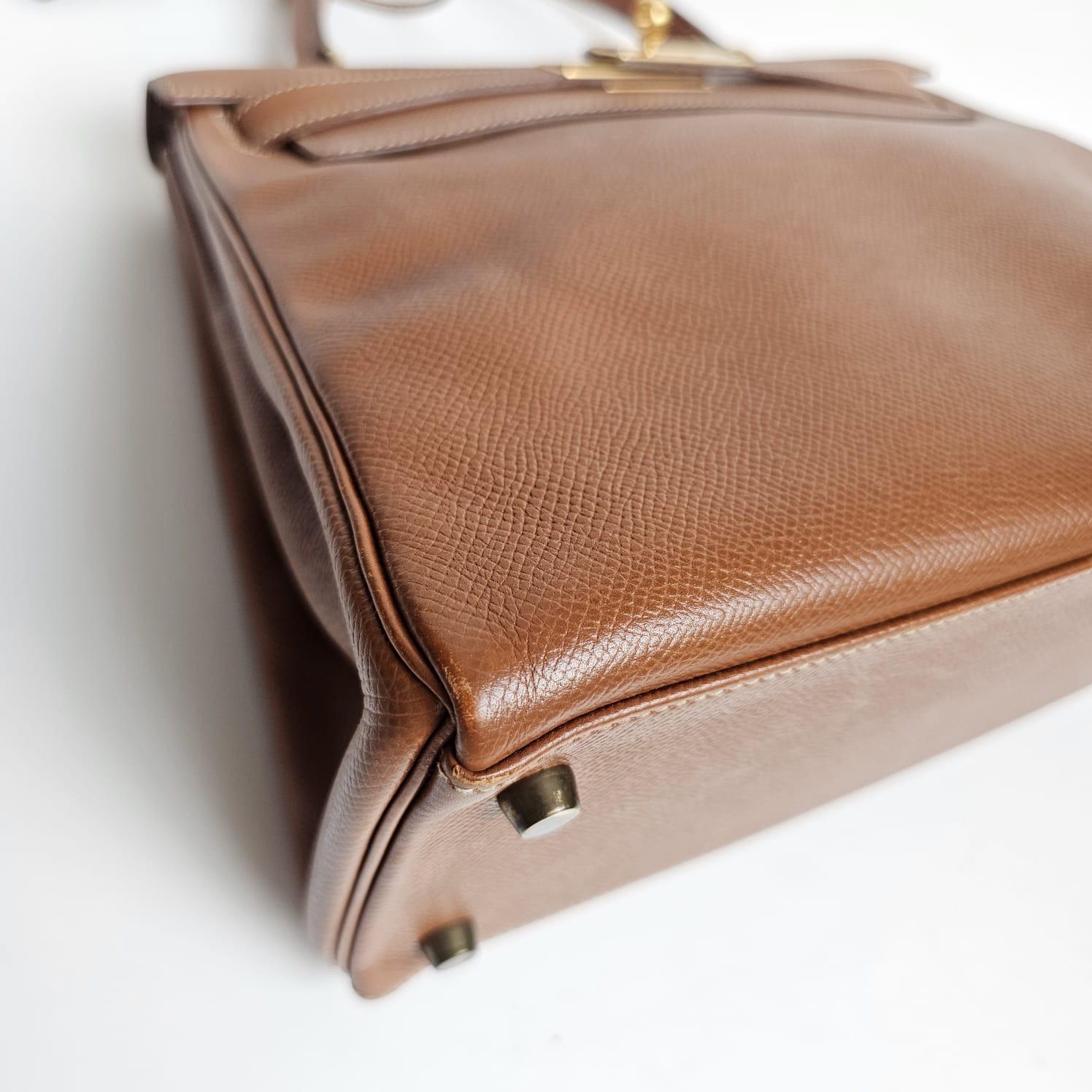 1992 Sac Kelly 28 en cuir Noisette Lisse d'Hermès en vente 11