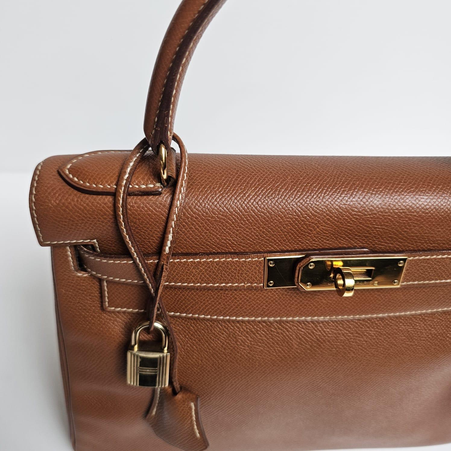 1992 Sac Kelly 28 en cuir Noisette Lisse d'Hermès en vente 13
