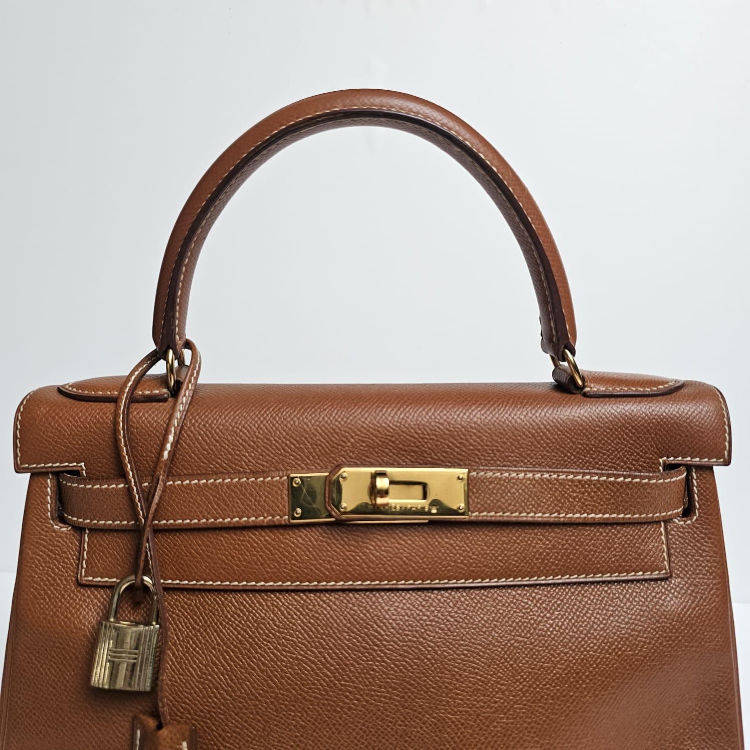 1992 Sac Kelly 28 en cuir Noisette Lisse d'Hermès en vente 14