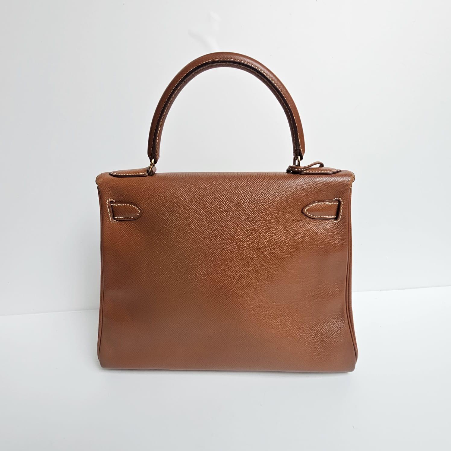1992 Sac Kelly 28 en cuir Noisette Lisse d'Hermès Bon état - En vente à Jakarta, Daerah Khusus Ibukota Jakarta