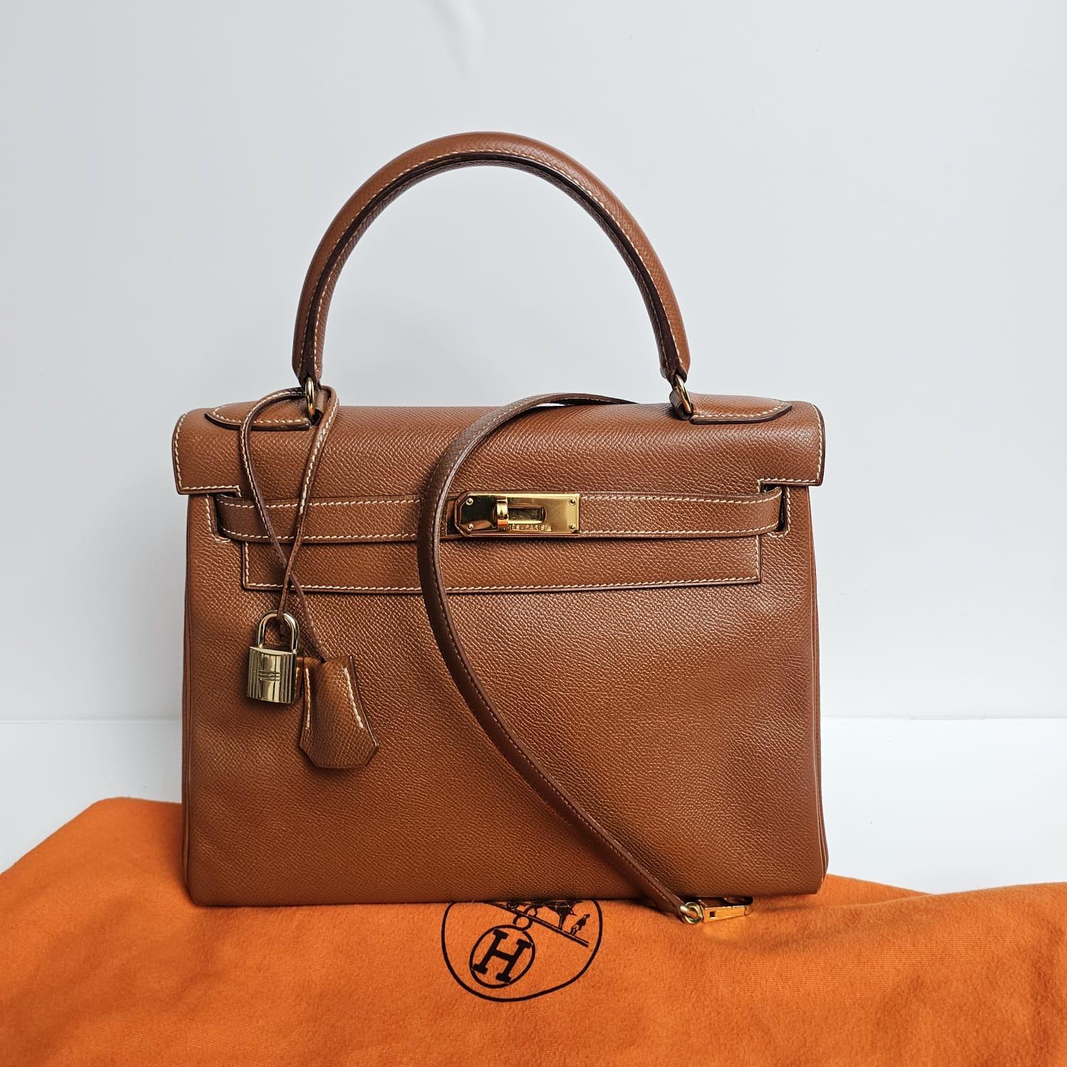 1992 Sac Kelly 28 en cuir Noisette Lisse d'Hermès Unisexe en vente
