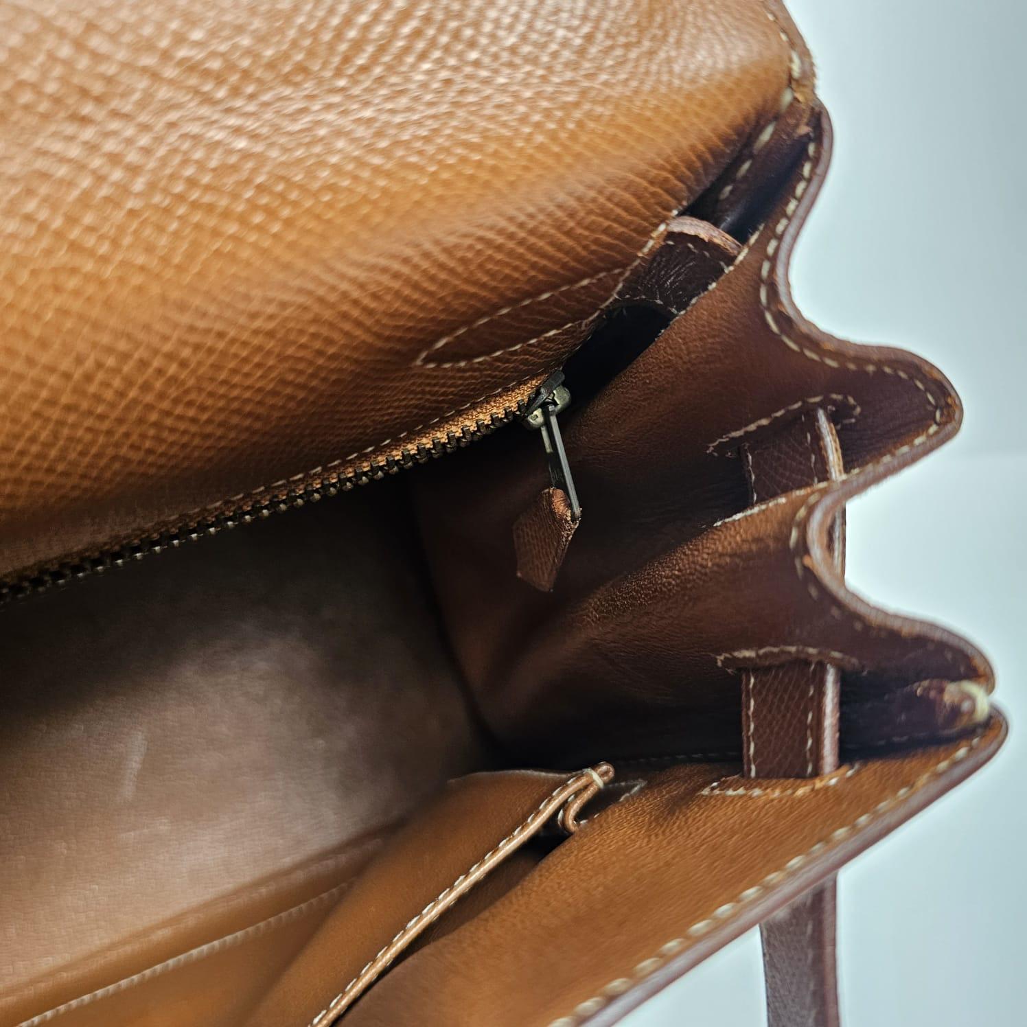 1992 Sac Kelly 28 en cuir Noisette Lisse d'Hermès en vente 1