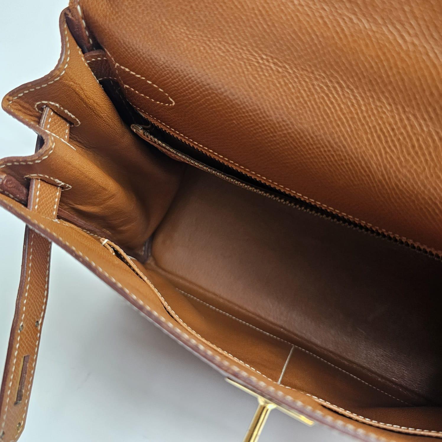 1992 Sac Kelly 28 en cuir Noisette Lisse d'Hermès en vente 2