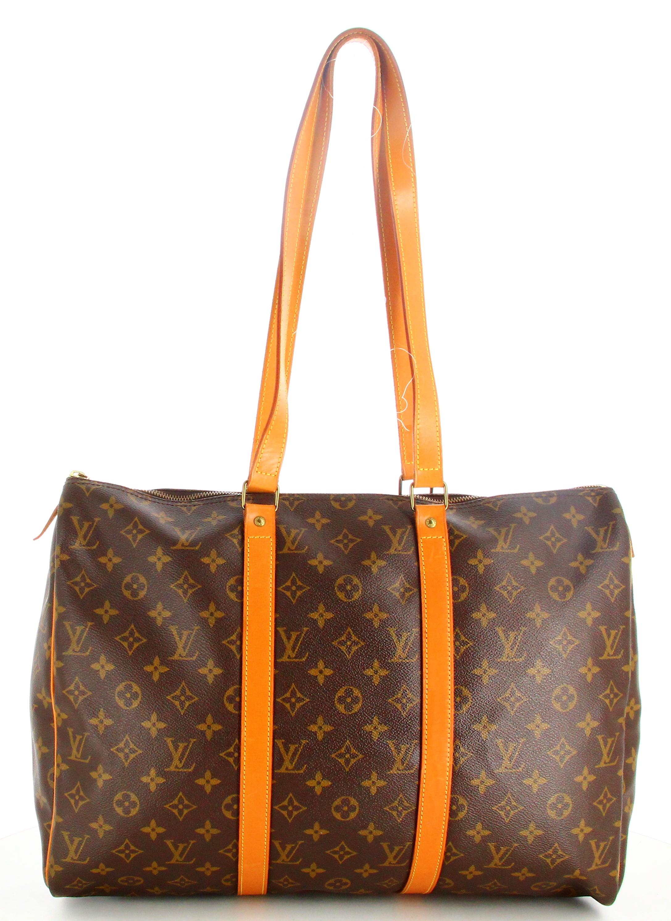 1992 Louis Vuitton Monogram Travel Bag Flannel Bag 45

- Very good condition. Shows very slight signs of wear over time.
- Louis vuitton travel bag 
- Monogram canvas
- Two brown leather handles 
- Zip : golden 
- Inside: brown canvas