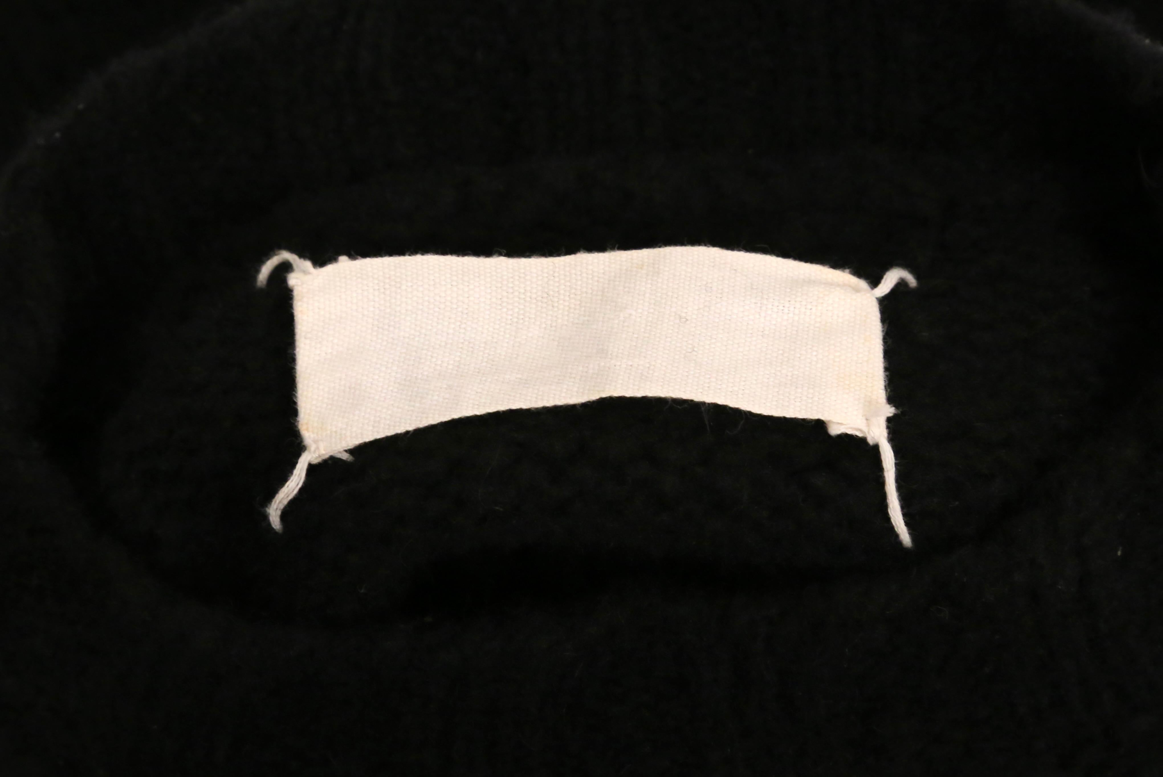 1992 MARTIN MARGIELA pull noir en laine rétrécie en vente 4