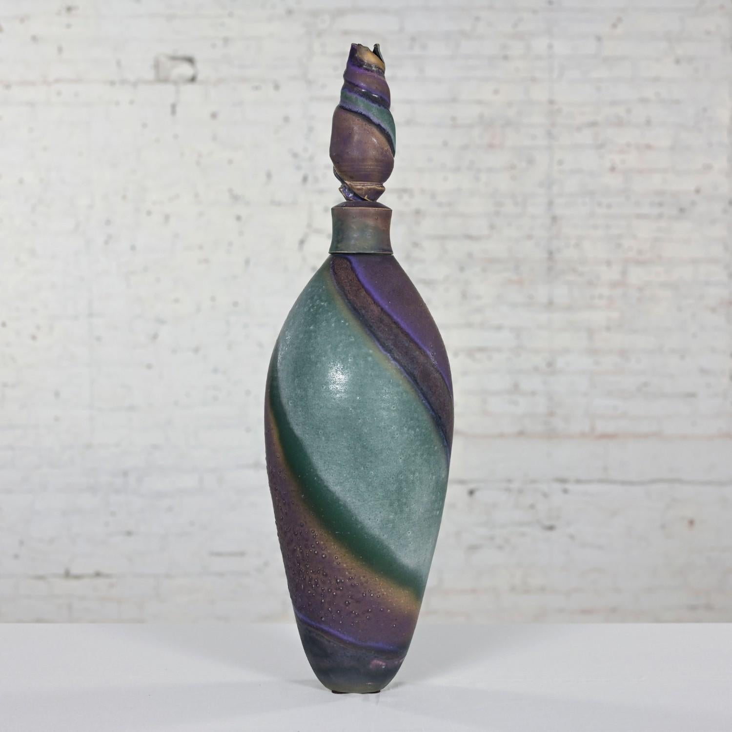 1992 Moderna ceramica a vortice viola e verde acqua, bottiglia o vaso da terra di dimensioni eccessive, firmata in vendita 10