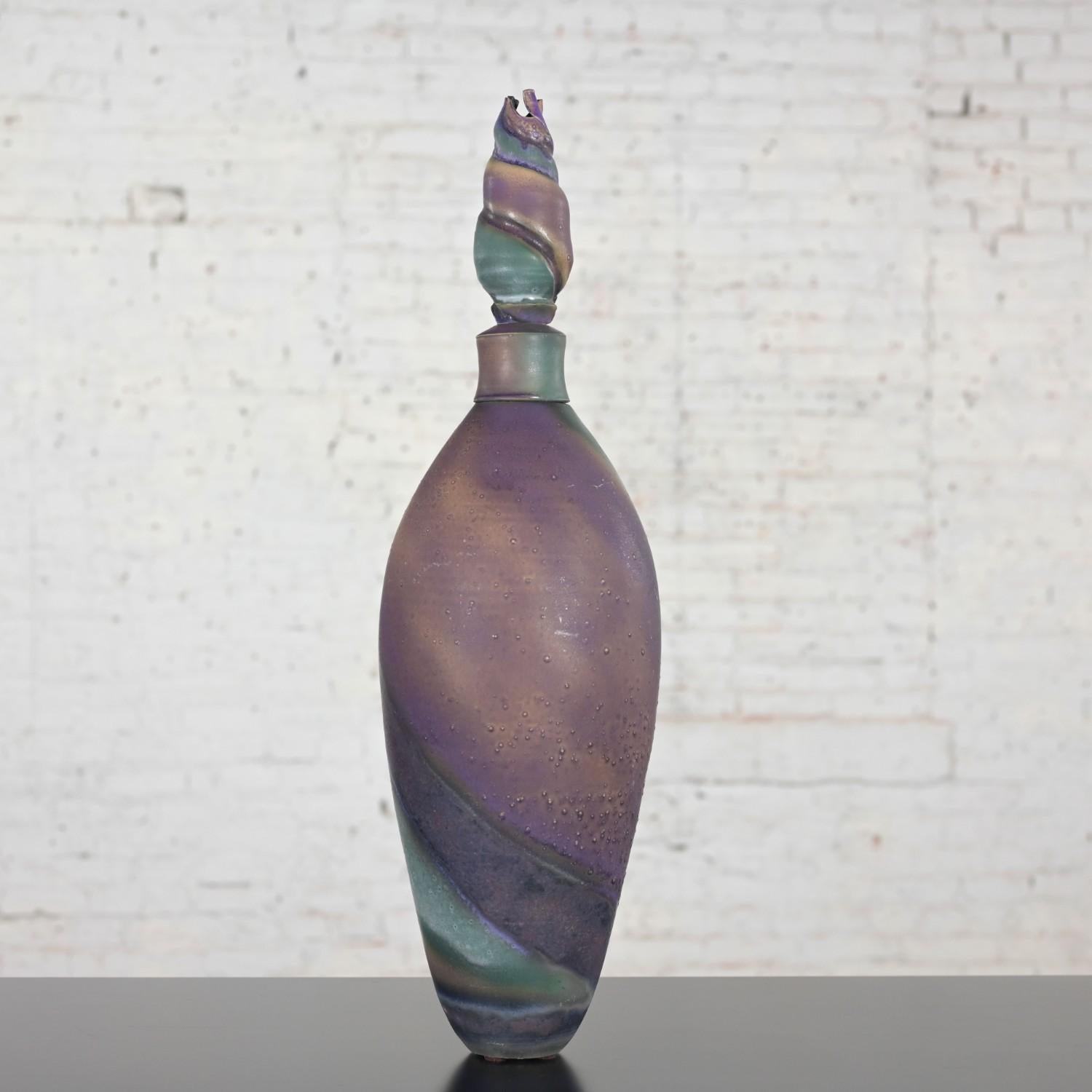 1992 Moderna ceramica a vortice viola e verde acqua, bottiglia o vaso da terra di dimensioni eccessive, firmata in vendita 11