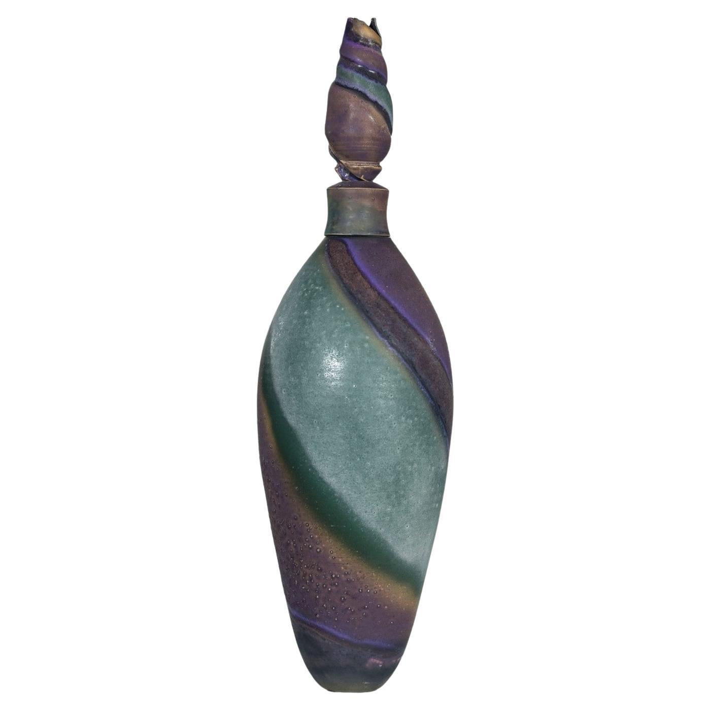 1992 Moderna ceramica a vortice viola e verde acqua, bottiglia o vaso da terra di dimensioni eccessive, firmata in vendita