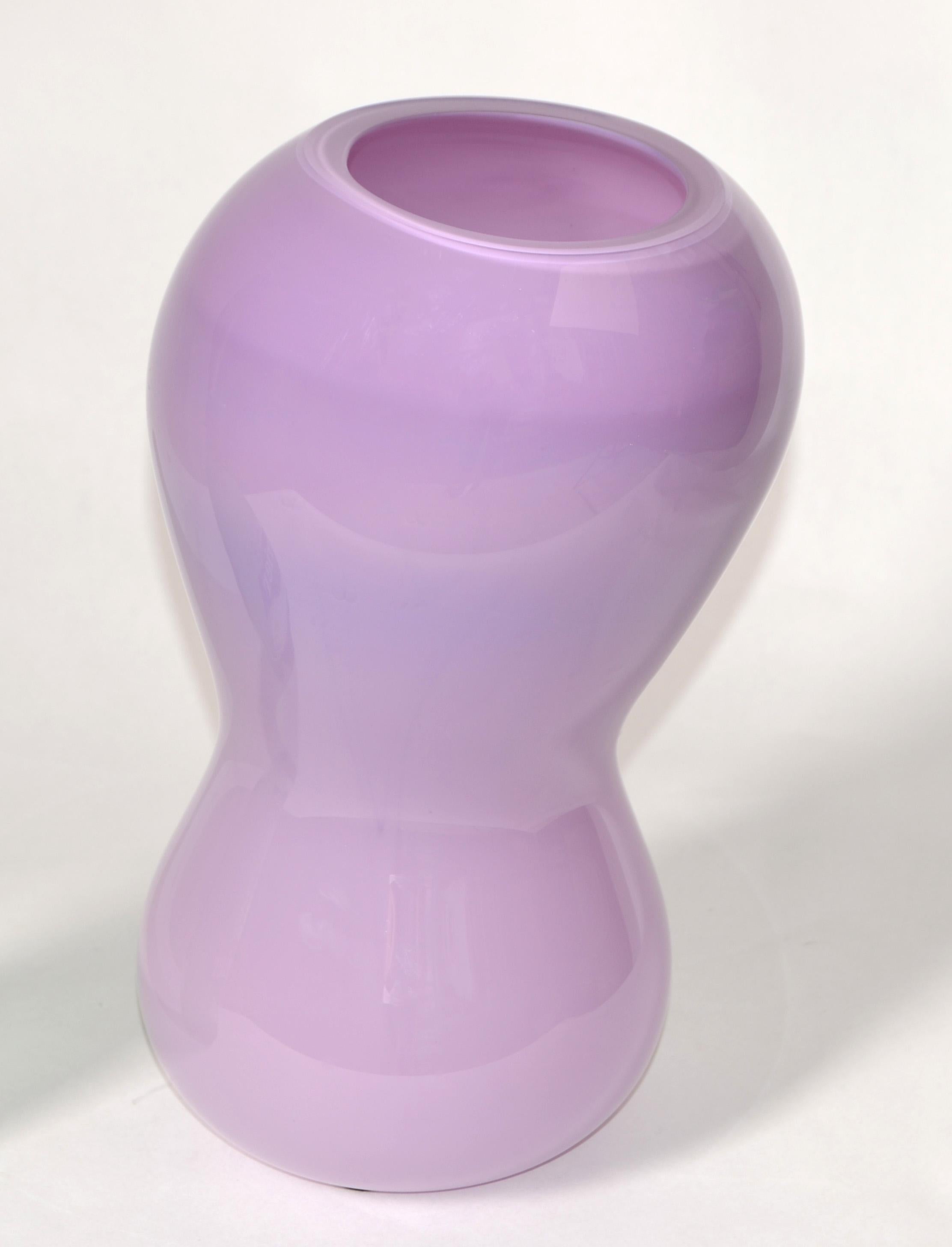 1992 Nigel Coates England Moderne Vase aus lavendelfarbenem Kunstglas mit Intarsien Salvati Italien   im Zustand „Gut“ im Angebot in Miami, FL