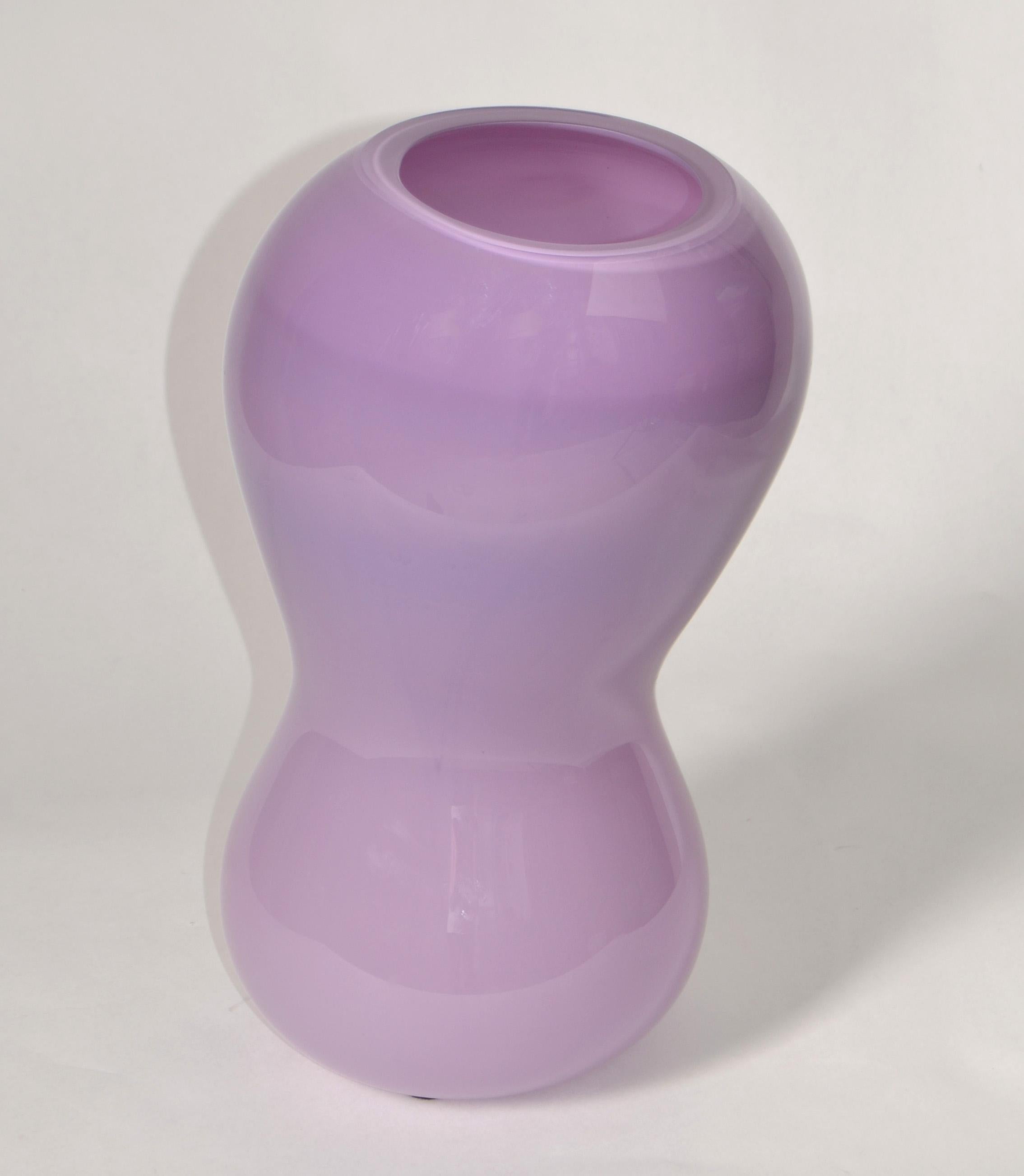 1992 Nigel Coates England Moderne Vase aus lavendelfarbenem Kunstglas mit Intarsien Salvati Italien   (Geblasenes Glas) im Angebot