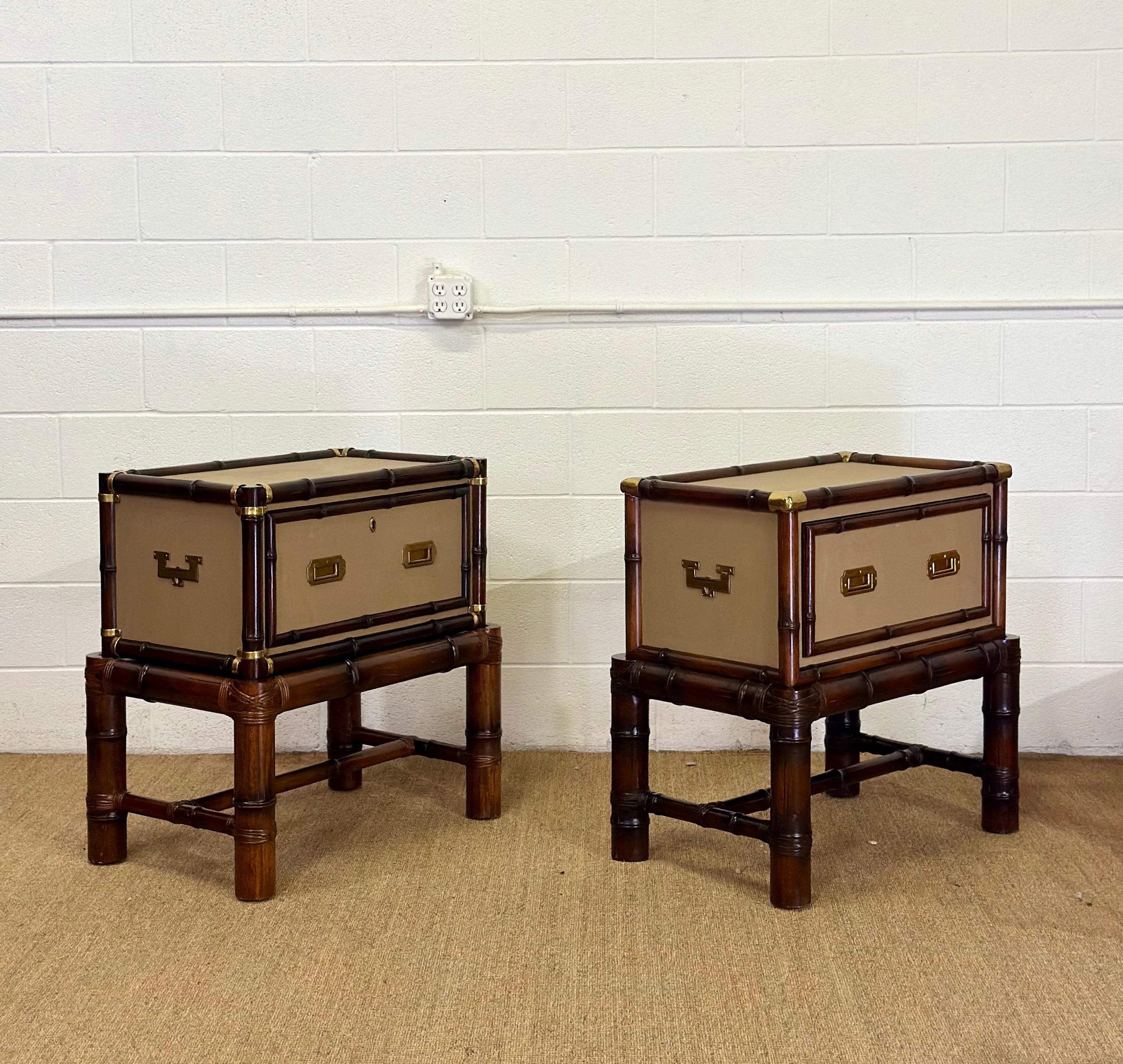 1992 Ralph Lauren Cameron Rattan, Segeltuch & Bambus Campaigner Nachttische - ein Set im Angebot 1