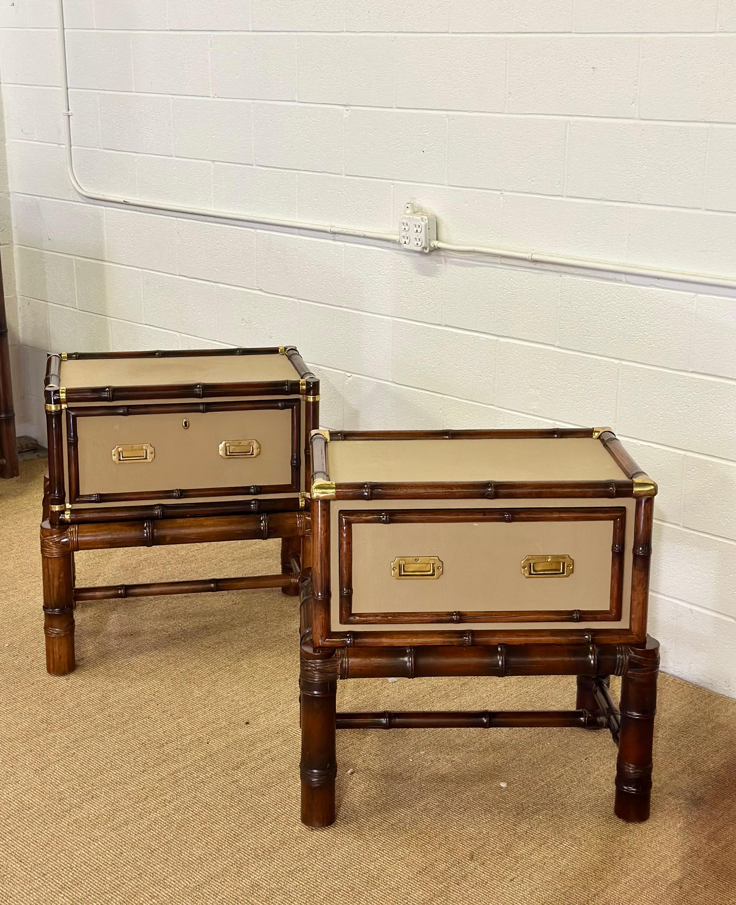 1992 Ralph Lauren Cameron Rattan, Segeltuch & Bambus Campaigner Nachttische - ein Set im Angebot 2