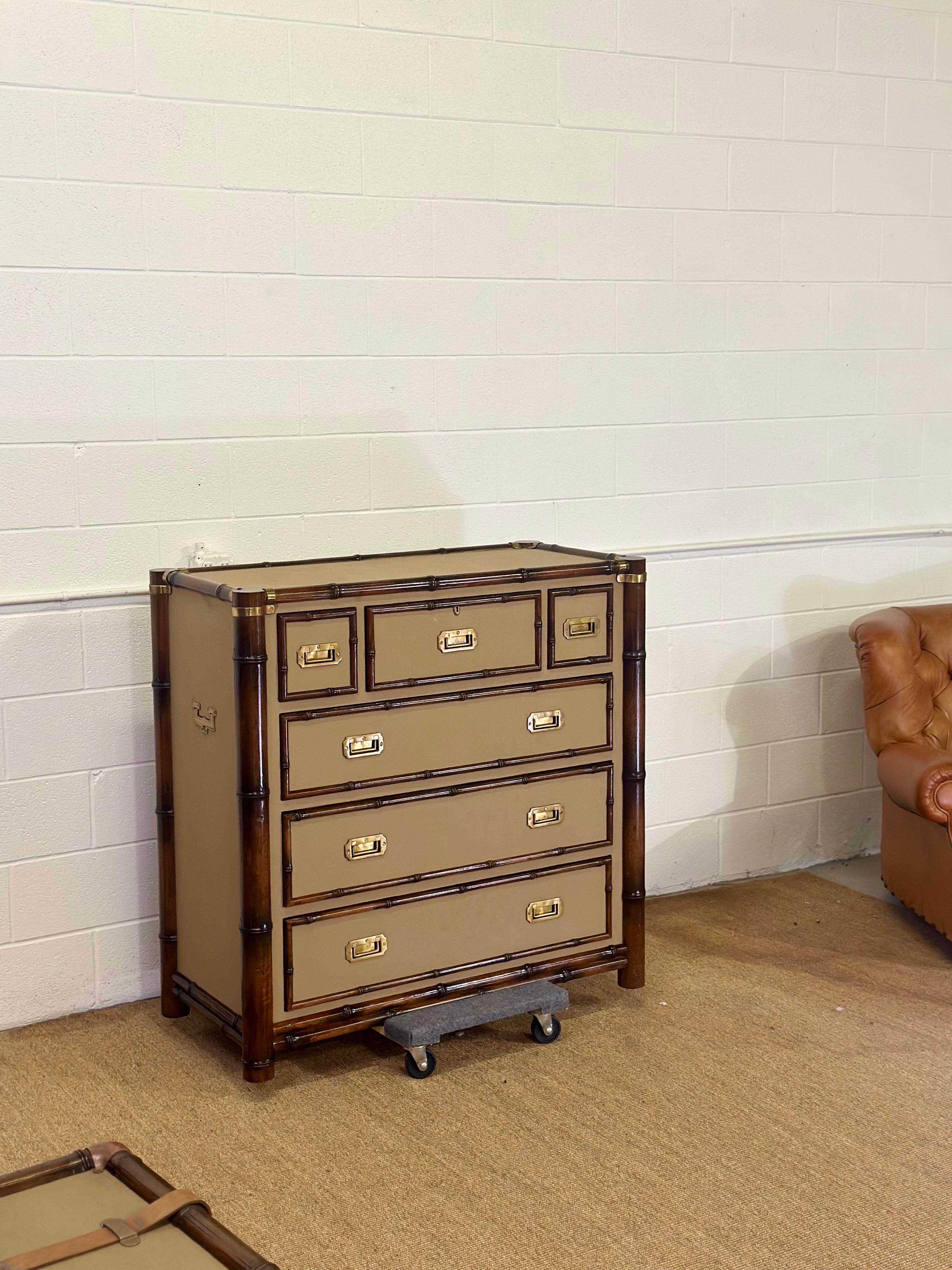 1992 Seltene Ralph Lauren Cameron Canvas Faux Bambus Messing Campaigner Kommode der Schublade (amerikanisch) im Angebot
