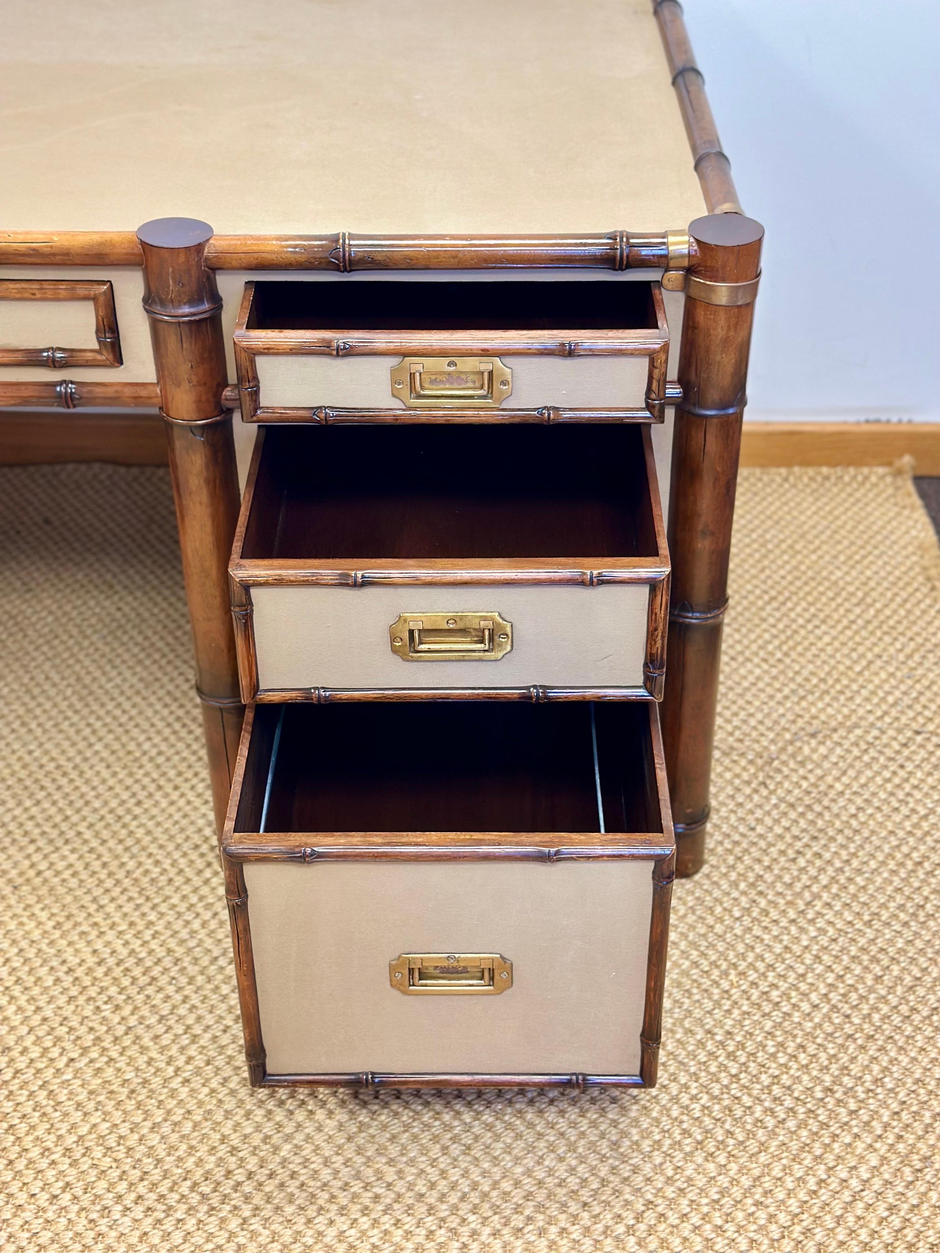 1992 Rare bureau de campagne en toile et faux bambou de Ralph Lauren, en laiton en vente 8