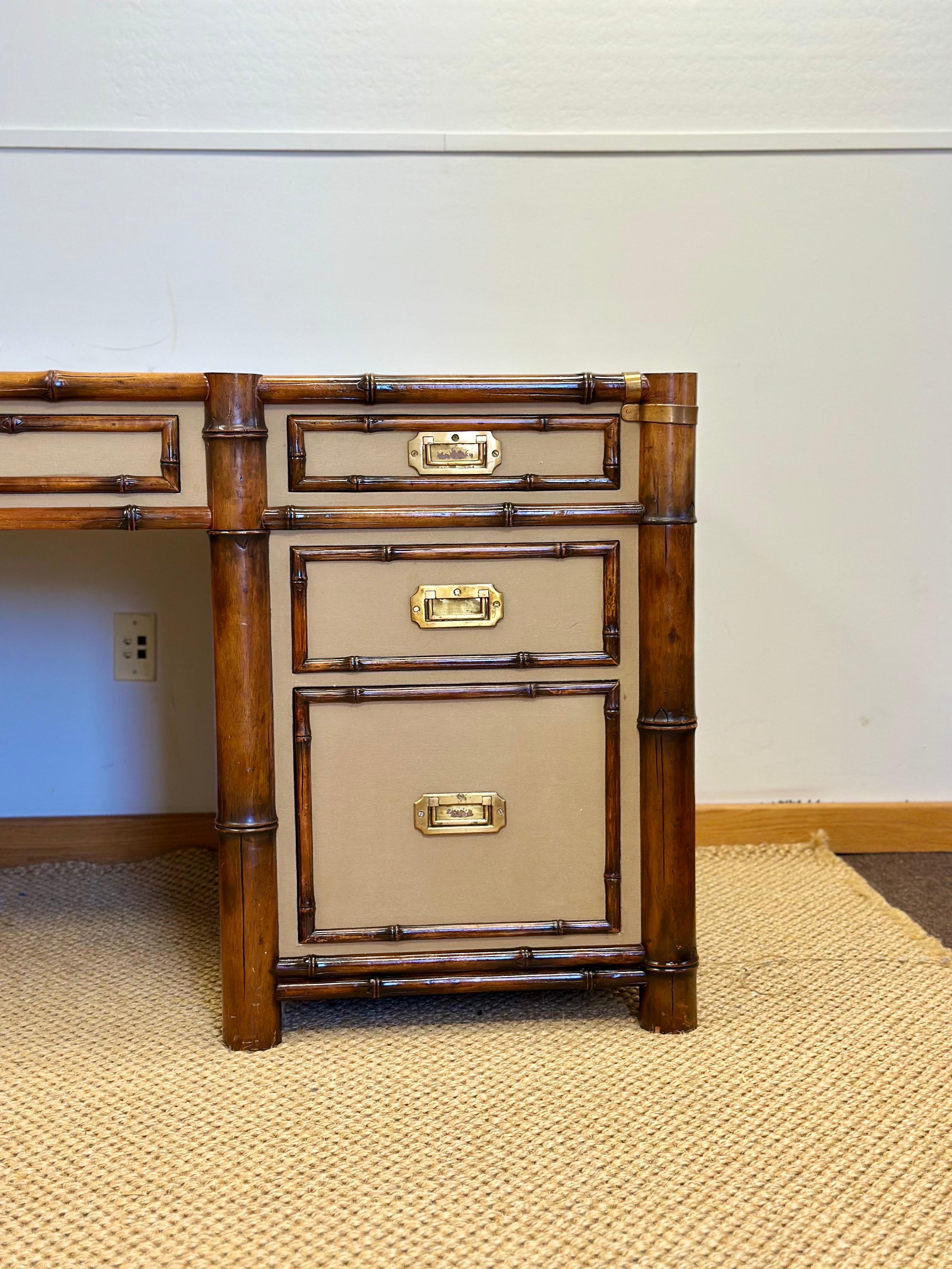 1992 Rare bureau de campagne en toile et faux bambou de Ralph Lauren, en laiton Bon état - En vente à Farmington Hills, MI